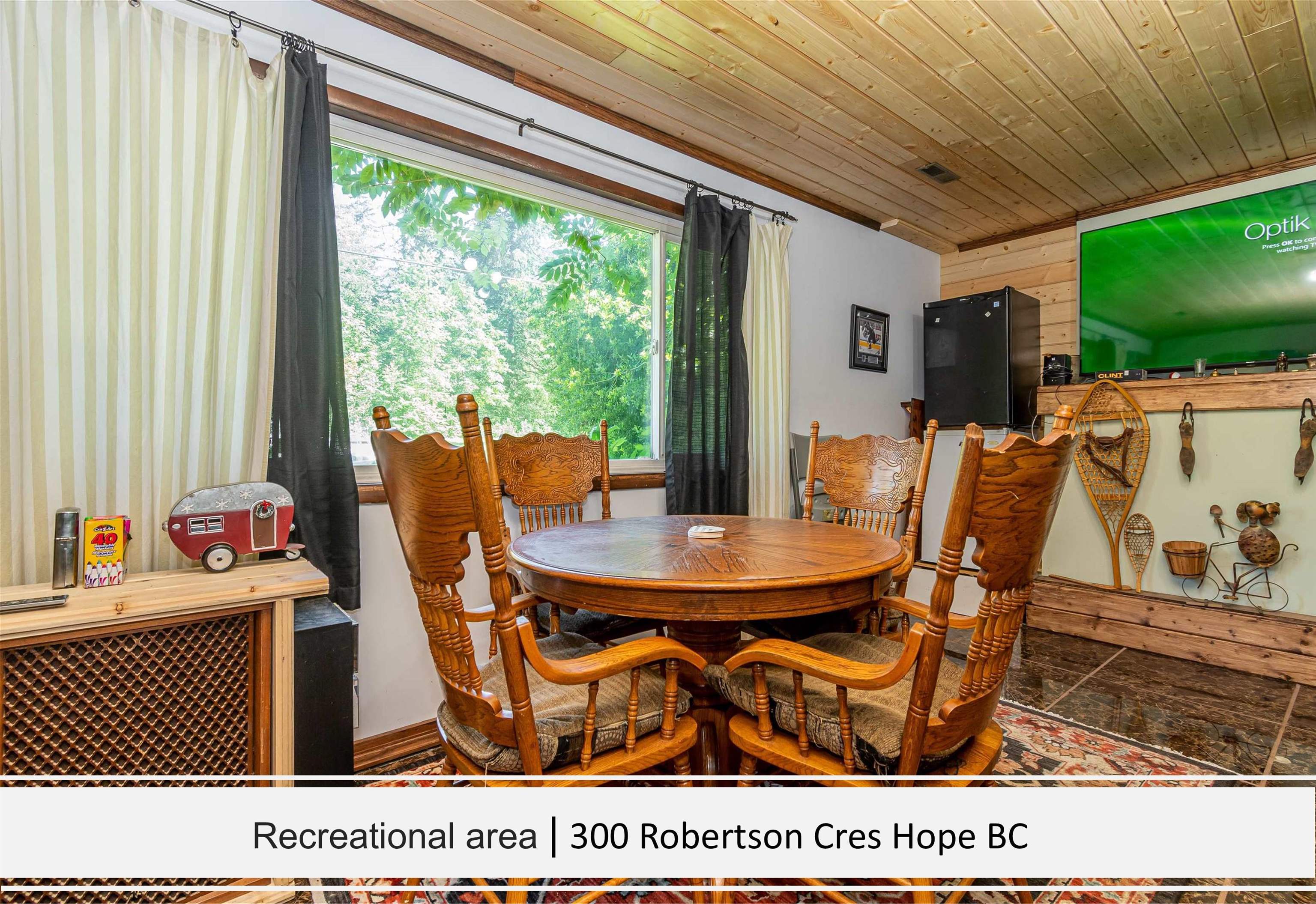 300 ROBERTSON CRESCENT