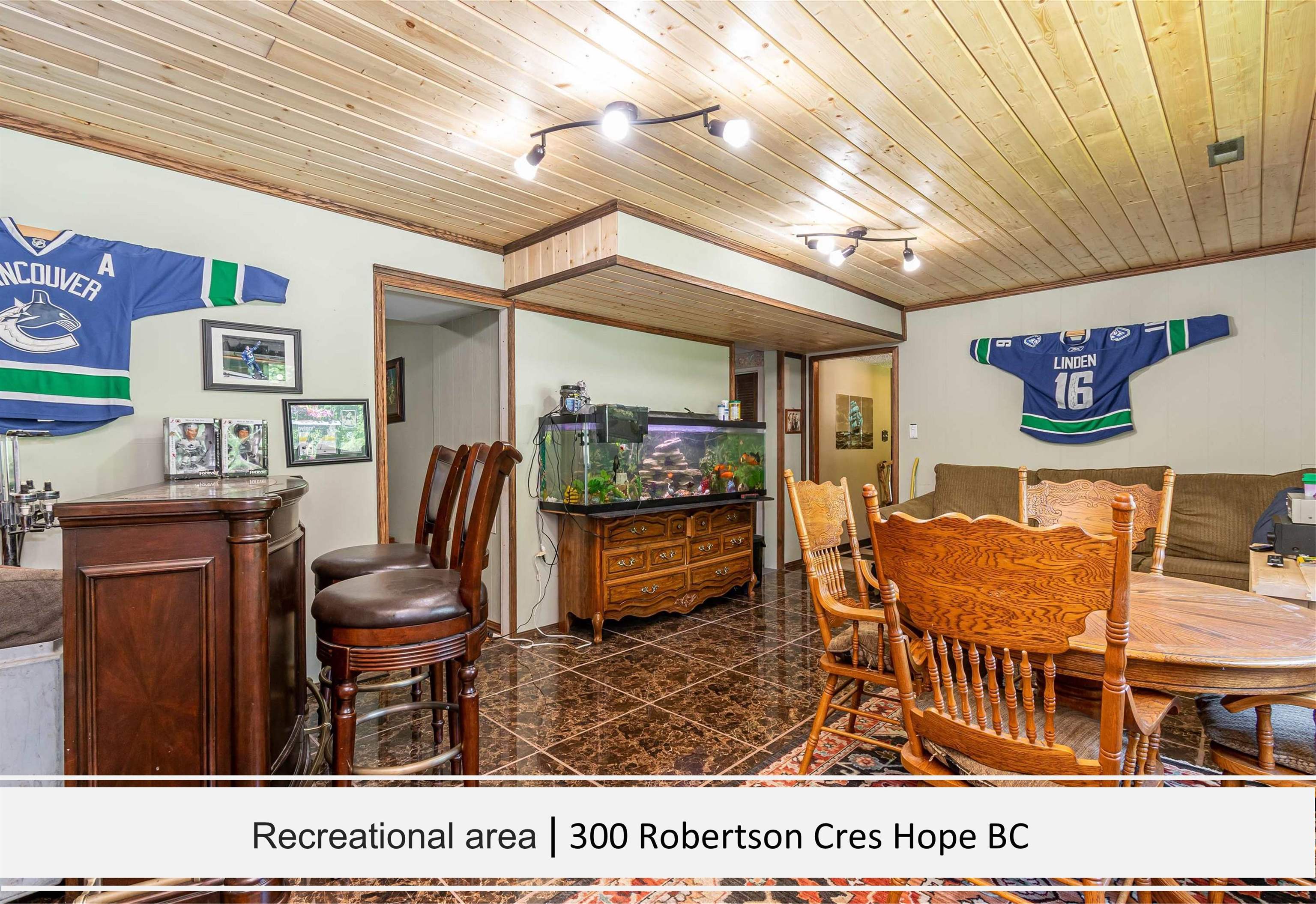 300 ROBERTSON CRESCENT