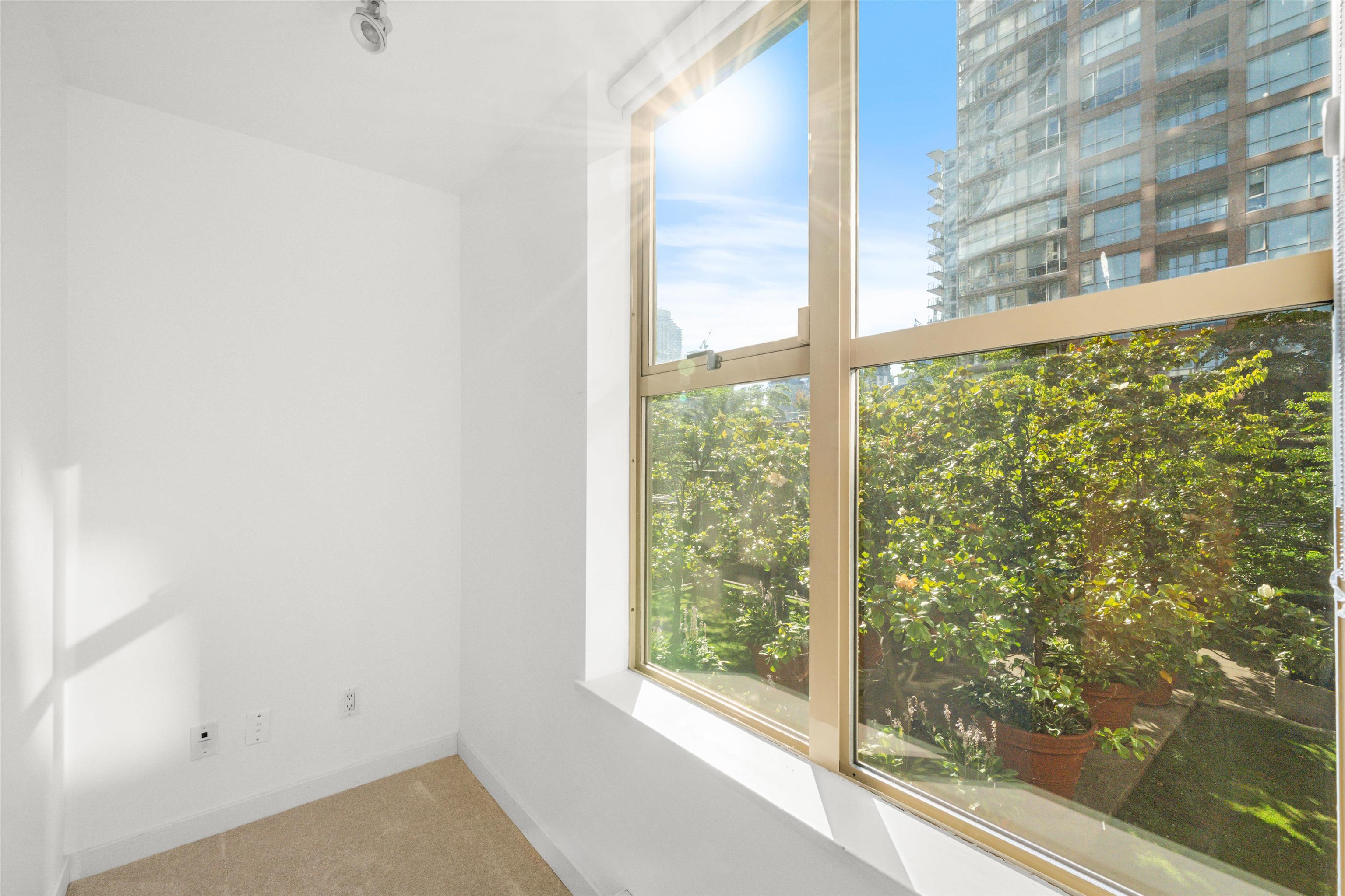 TH8 989 RICHARDS STREET Unit: TH8