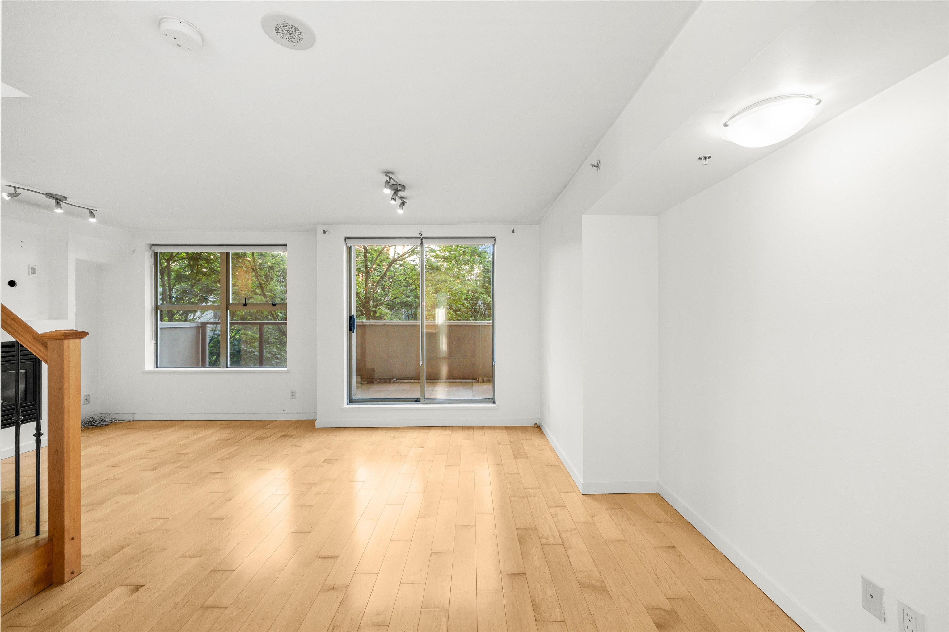 TH8 989 RICHARDS STREET Unit: TH8