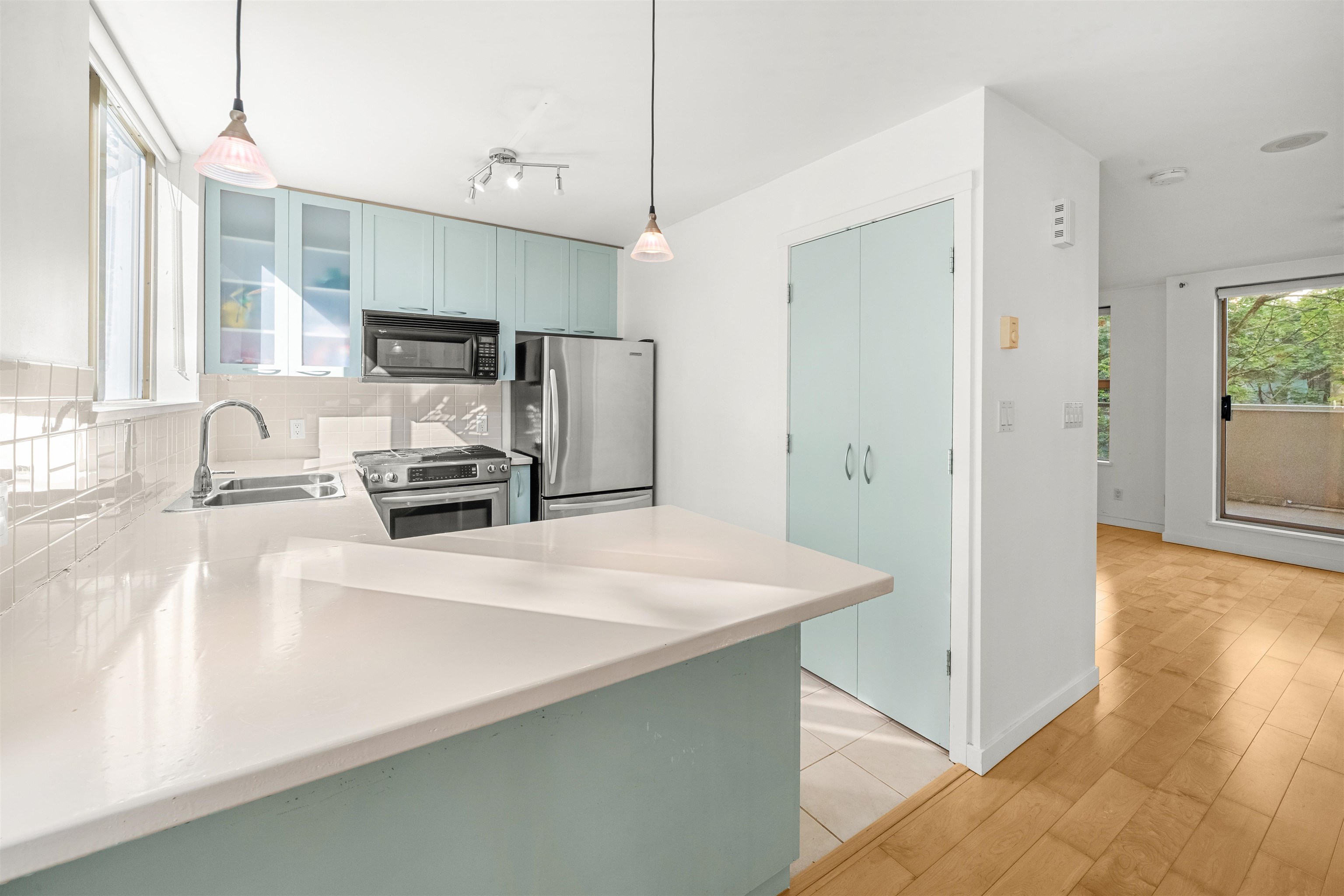 TH8 989 RICHARDS STREET Unit: TH8