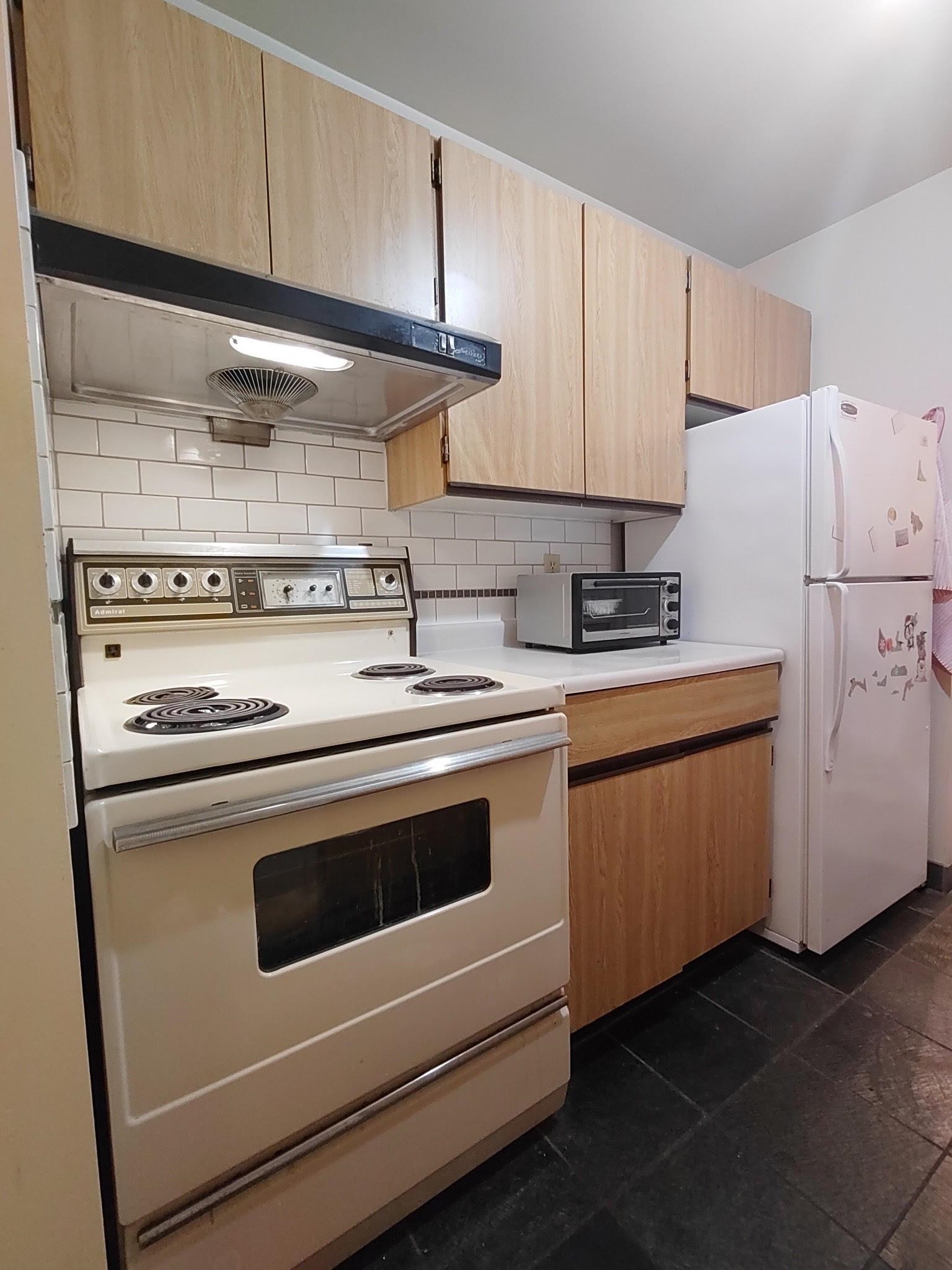 222 8411 ACKROYD ROAD Unit: 222