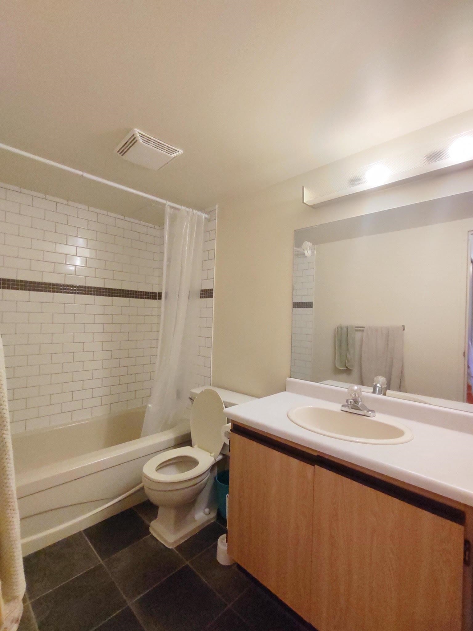 222 8411 ACKROYD ROAD Unit: 222