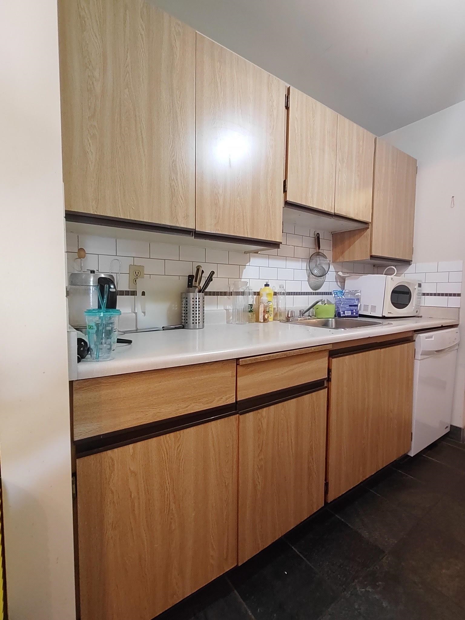 222 8411 ACKROYD ROAD Unit: 222