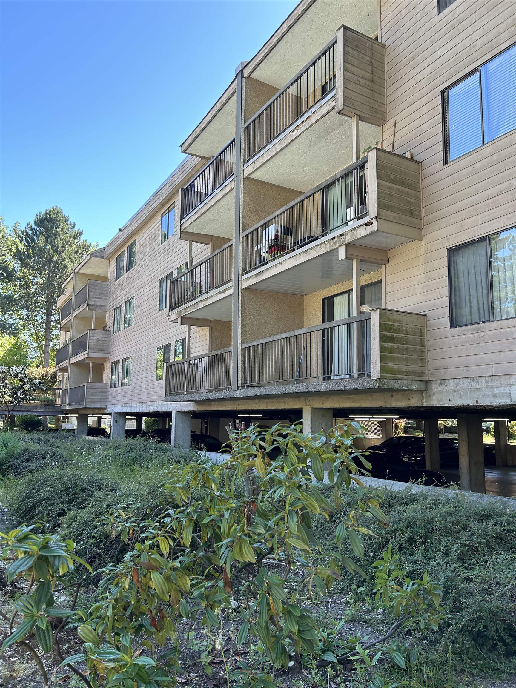 222 8411 ACKROYD ROAD Unit: 222