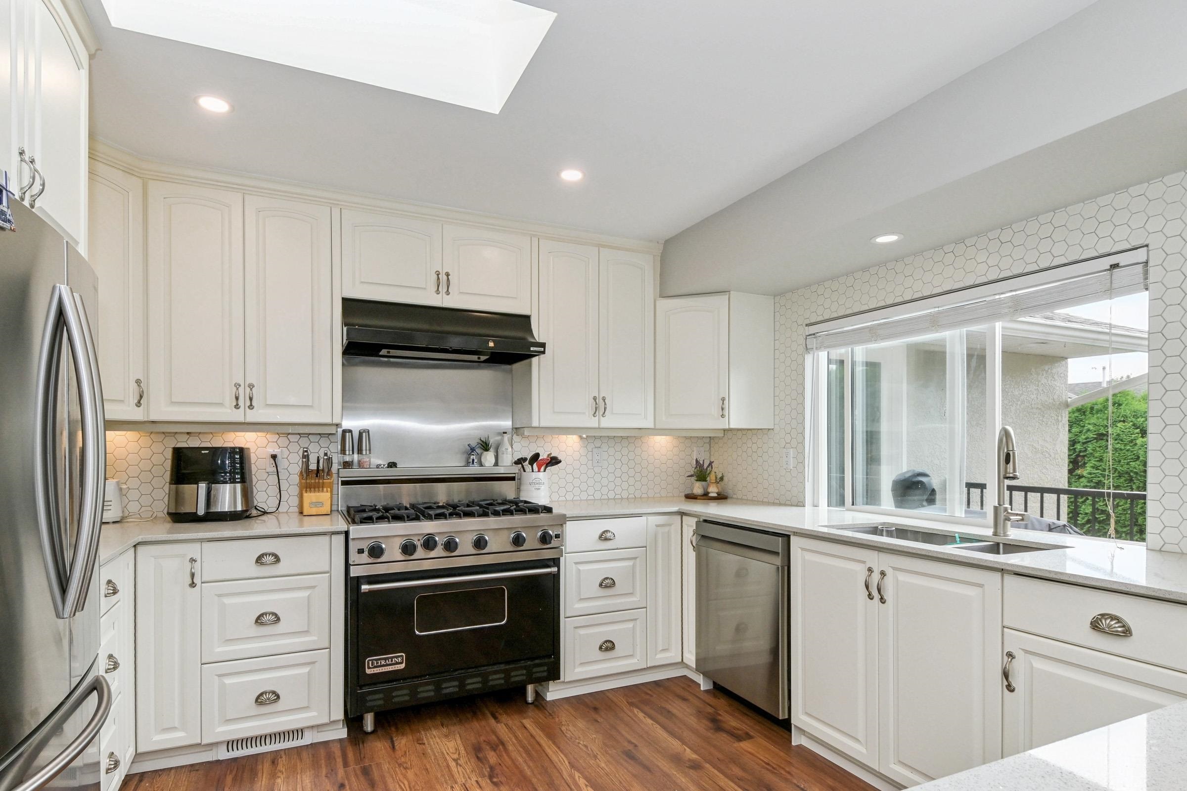 1850 SINCLAIR PLACE