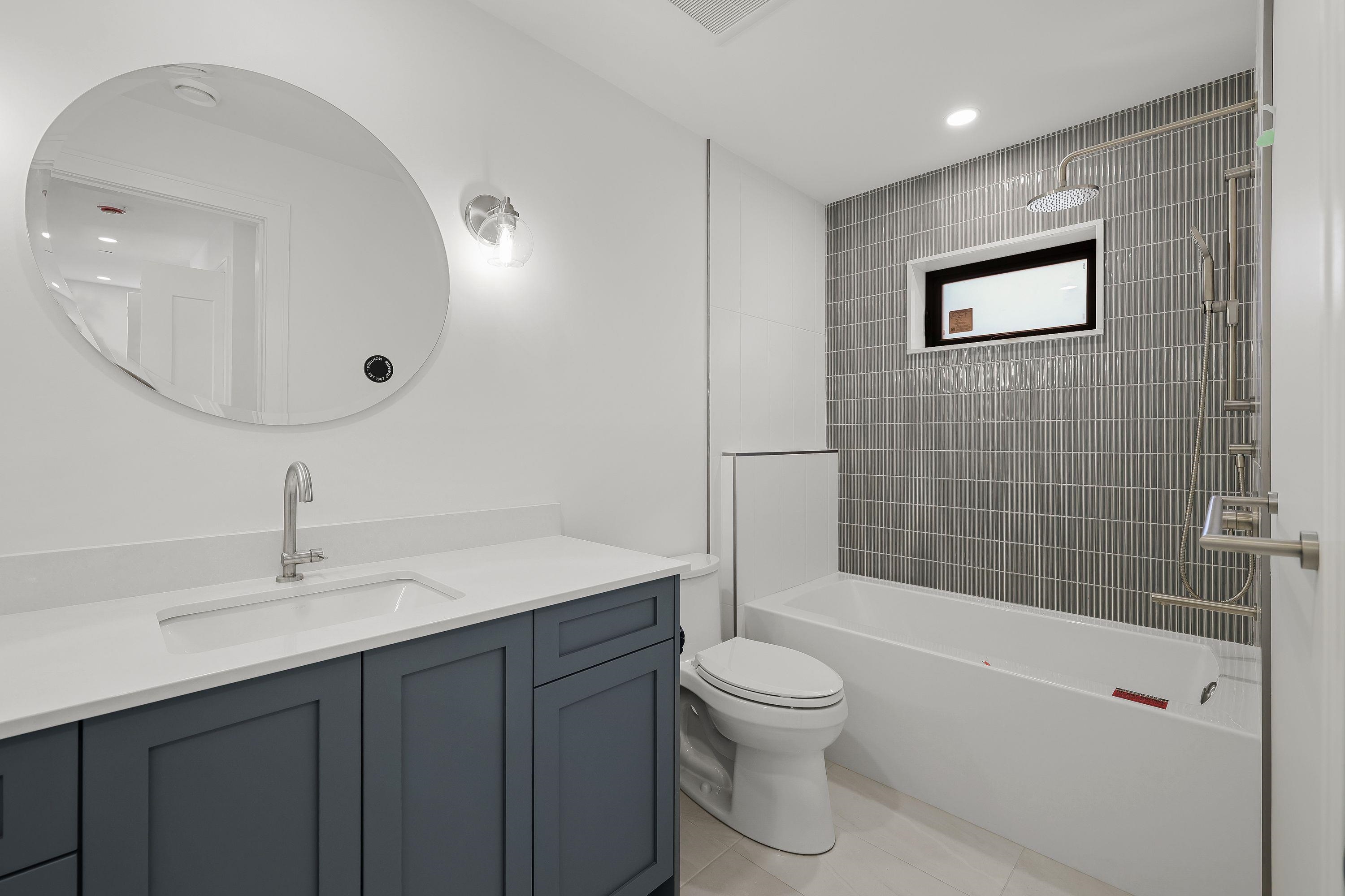 1 2565 DUNDAS STREET Unit: 1