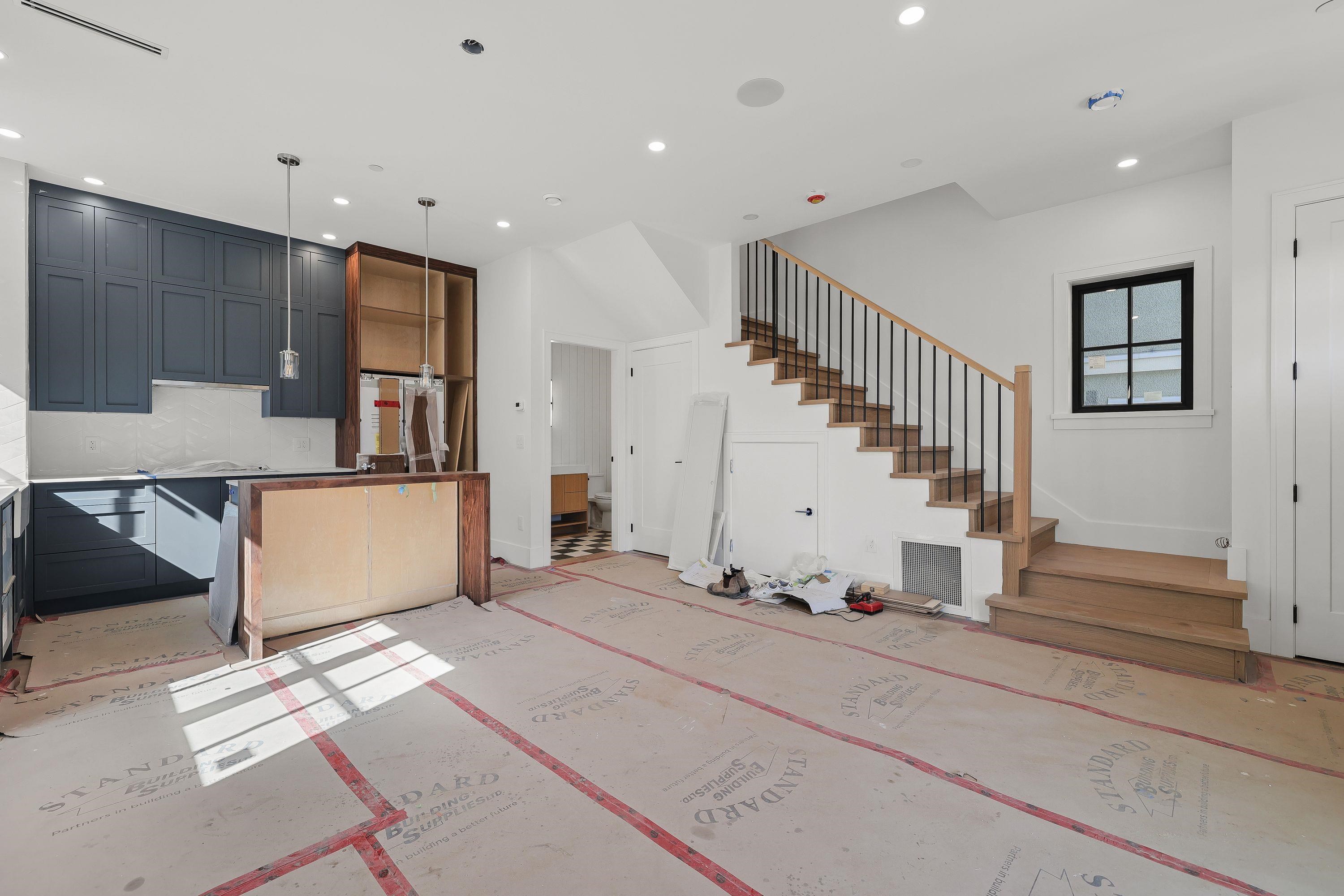 1 2565 DUNDAS STREET Unit: 1
