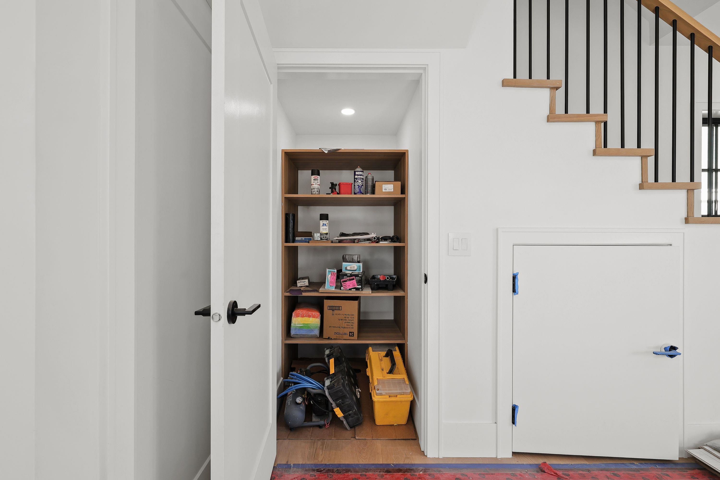1 2565 DUNDAS STREET Unit: 1