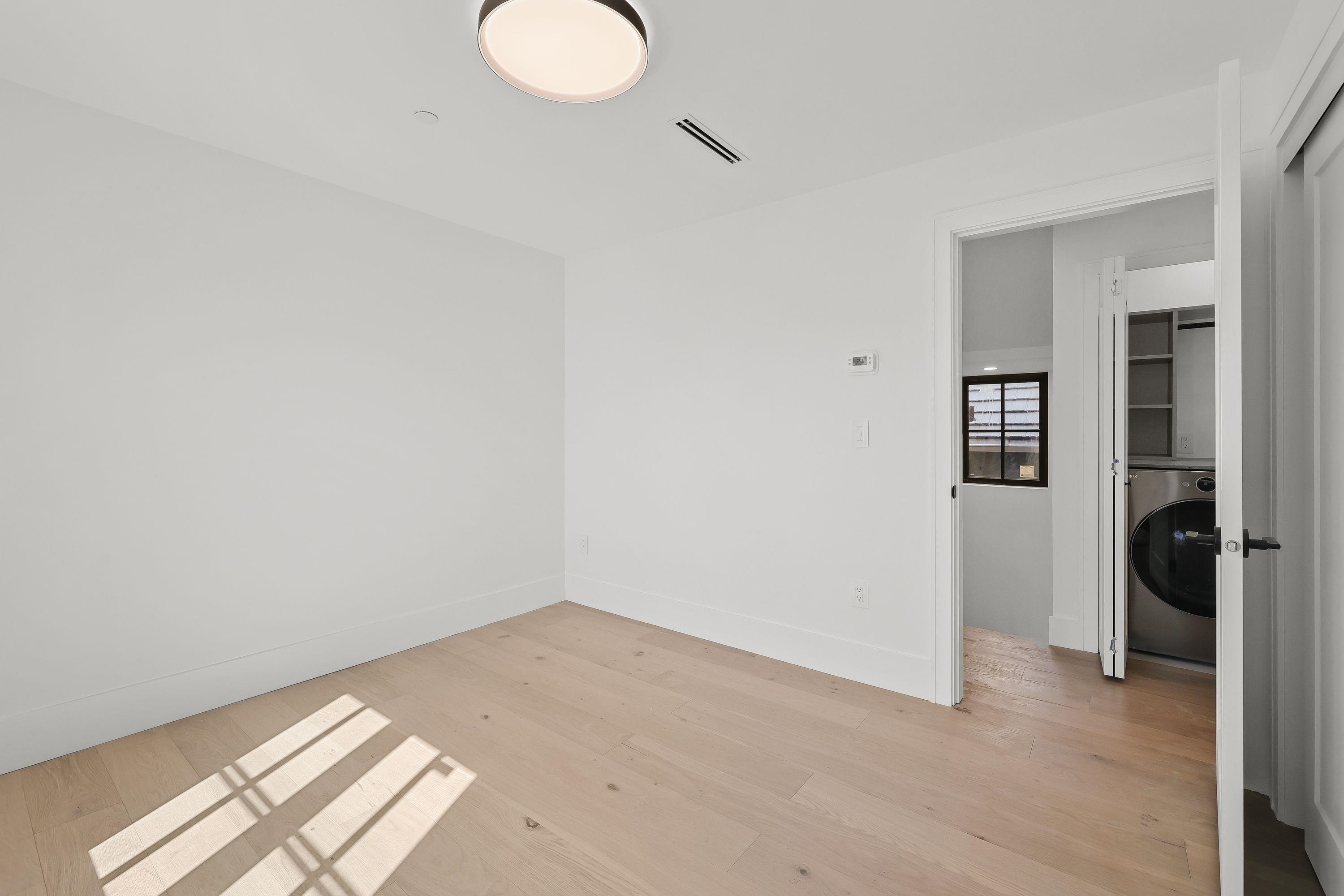 1 2565 DUNDAS STREET Unit: 1
