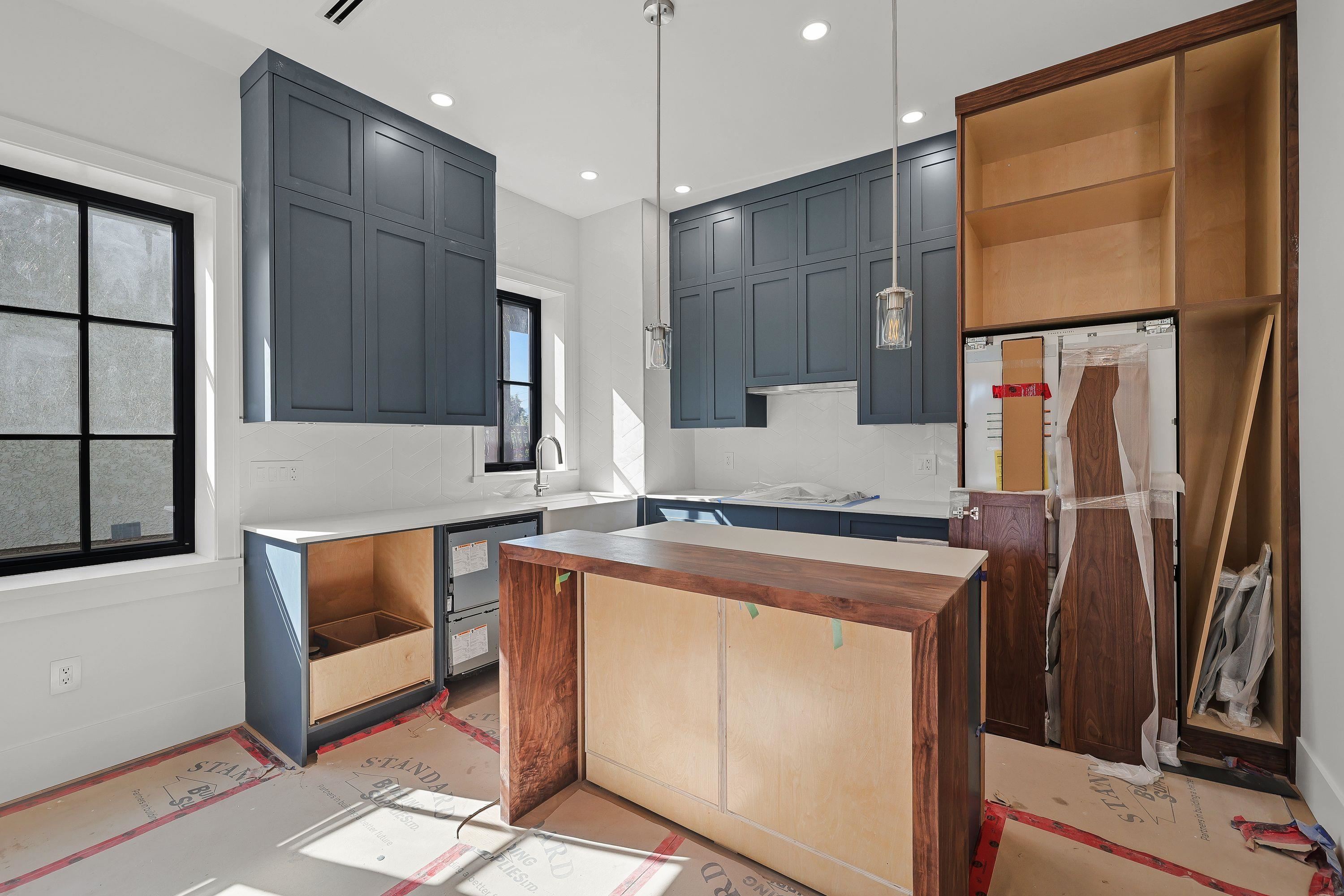 1 2565 DUNDAS STREET Unit: 1