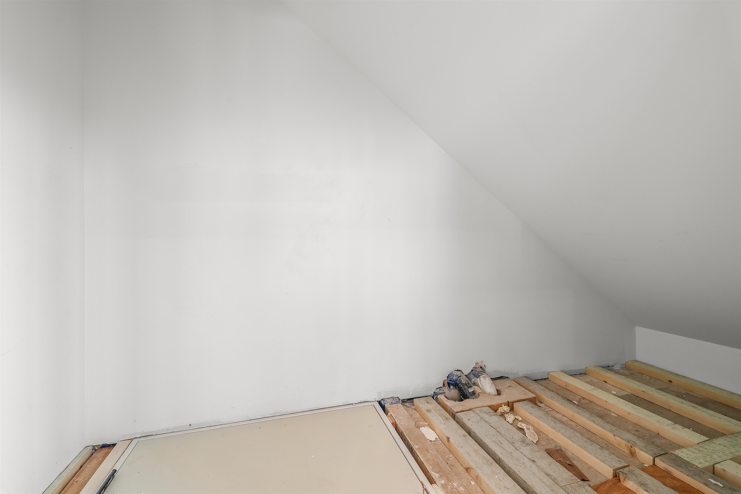 1 2565 DUNDAS STREET Unit: 1