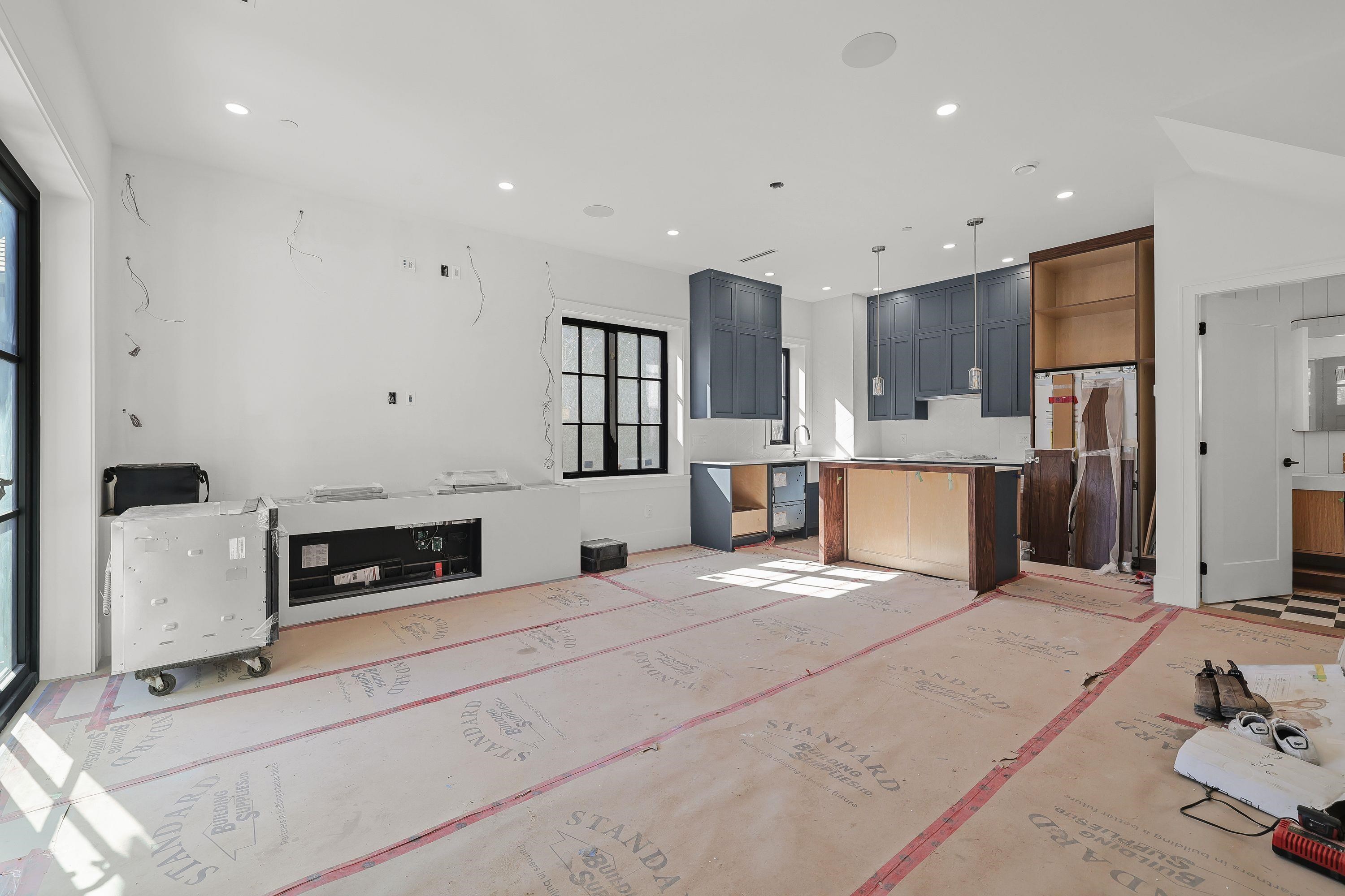 1 2565 DUNDAS STREET Unit: 1