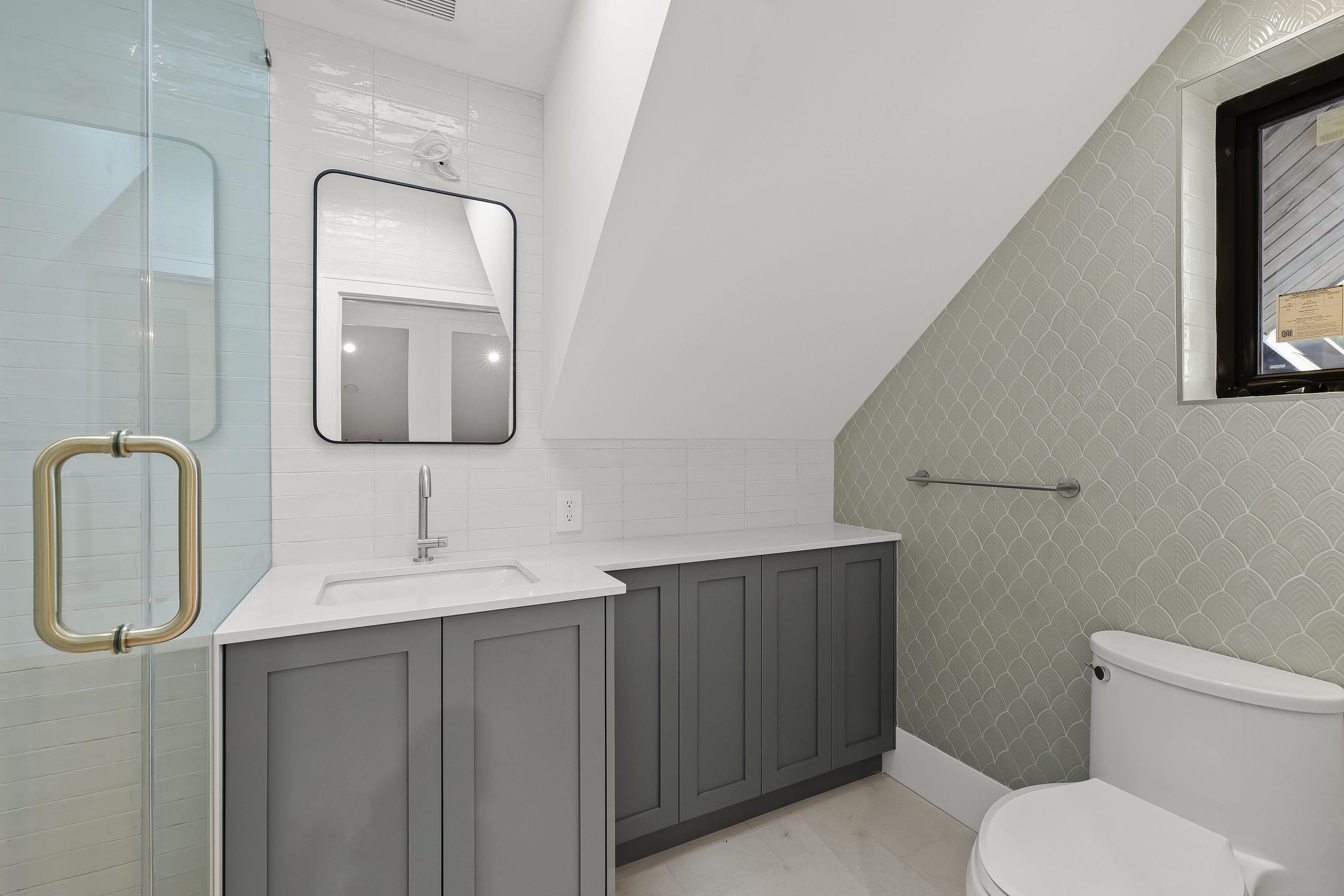 1 2565 DUNDAS STREET Unit: 1