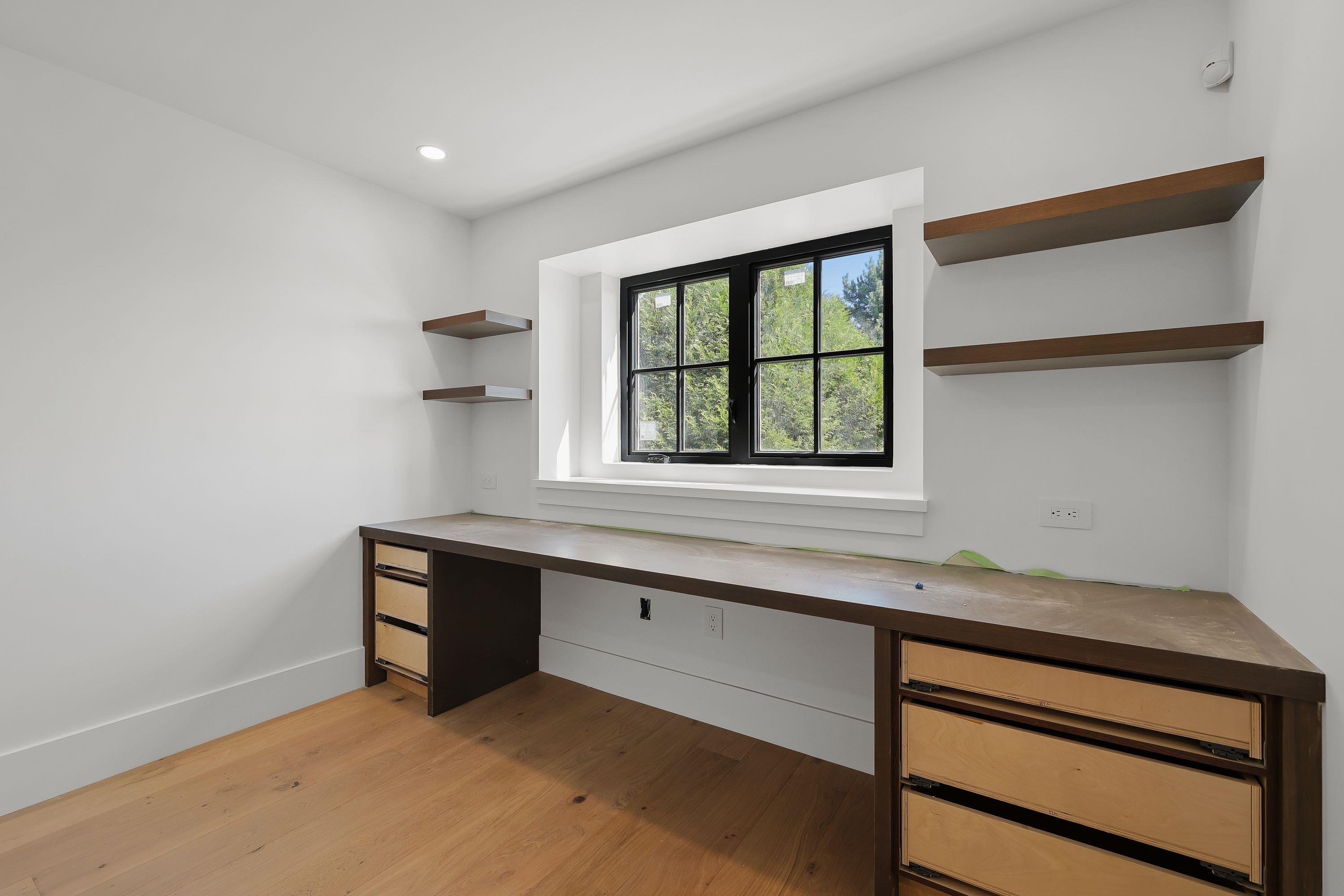 1 2565 DUNDAS STREET Unit: 1