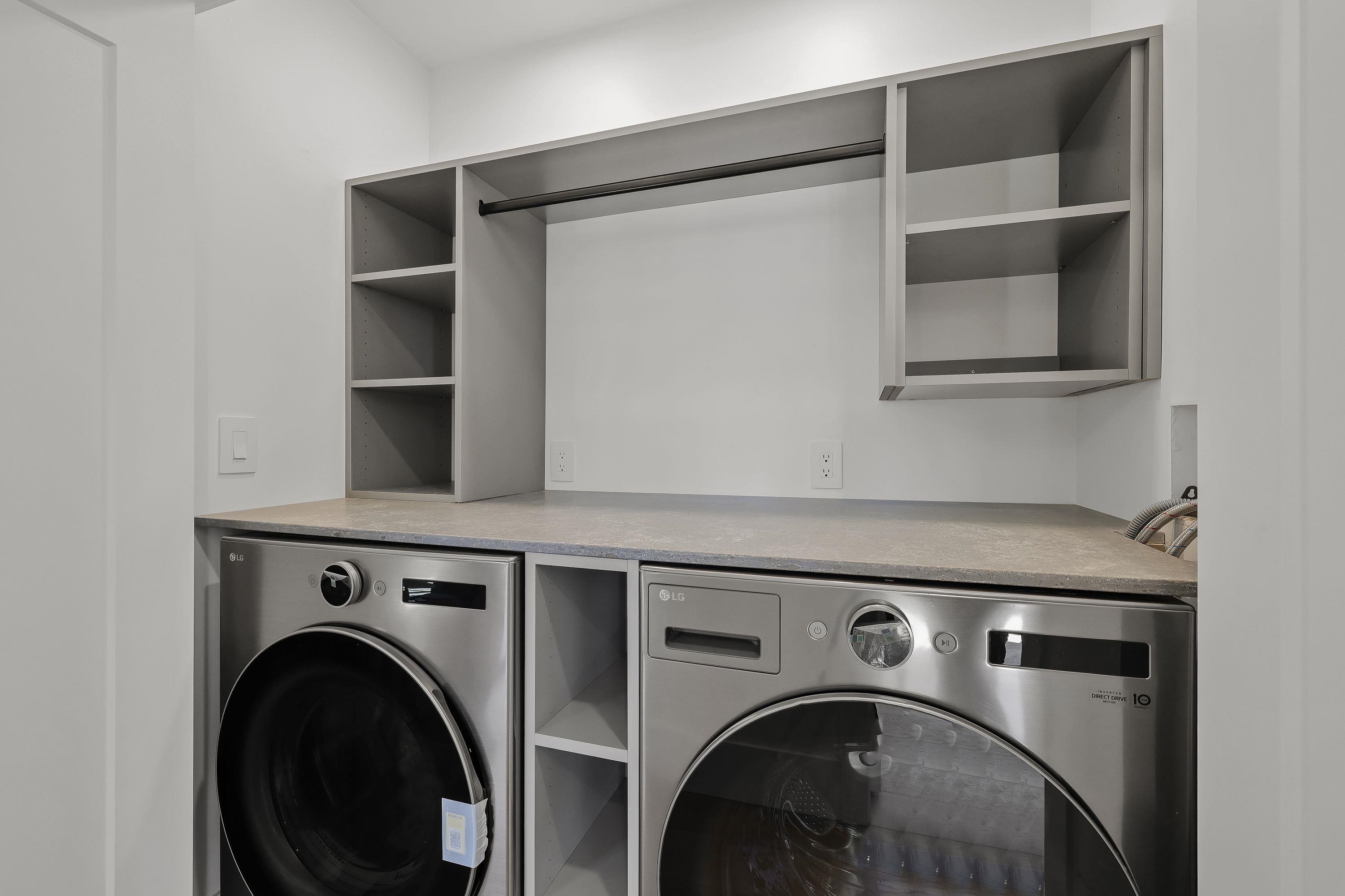 1 2565 DUNDAS STREET Unit: 1