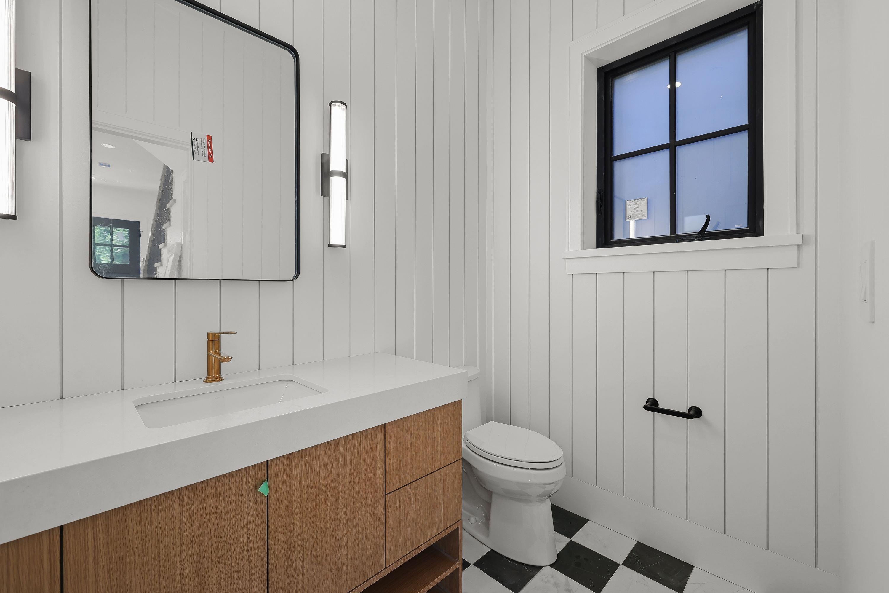 1 2565 DUNDAS STREET Unit: 1