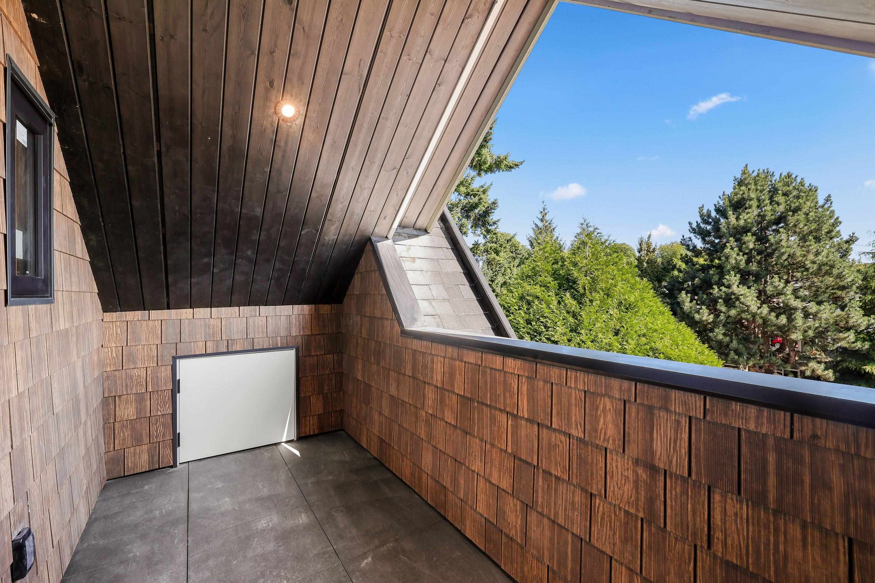1 2565 DUNDAS STREET Unit: 1