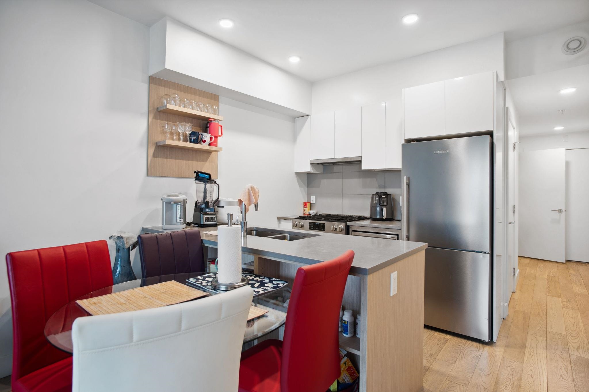 407 2666 DUKE STREET Unit: 407