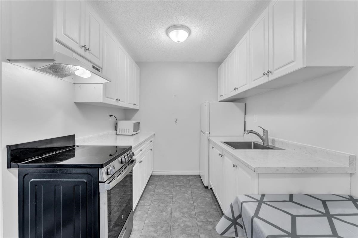 208 7220 LINDSAY ROAD Unit: 208