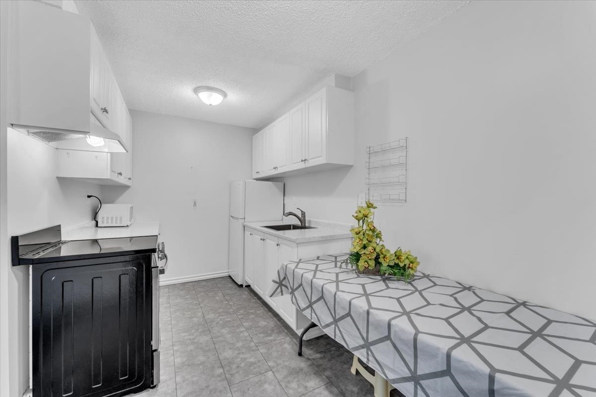 208 7220 LINDSAY ROAD Unit: 208