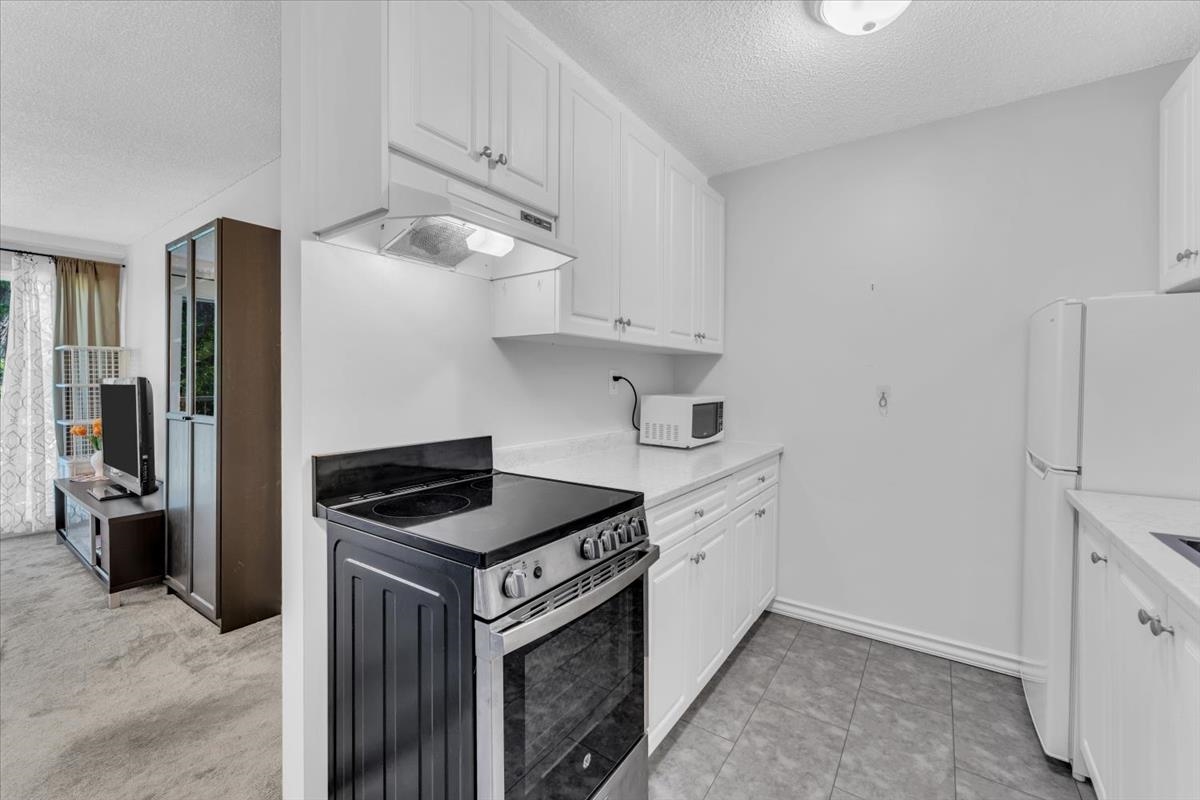 208 7220 LINDSAY ROAD Unit: 208