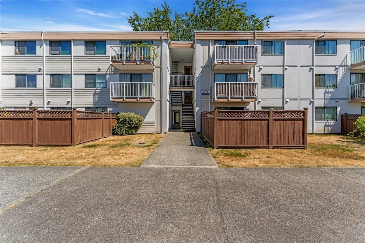 208 7220 LINDSAY ROAD Unit: 208