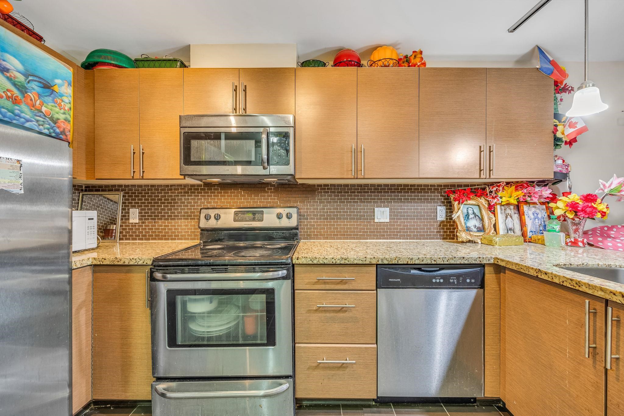 55 2239 KINGSWAY Unit: 55