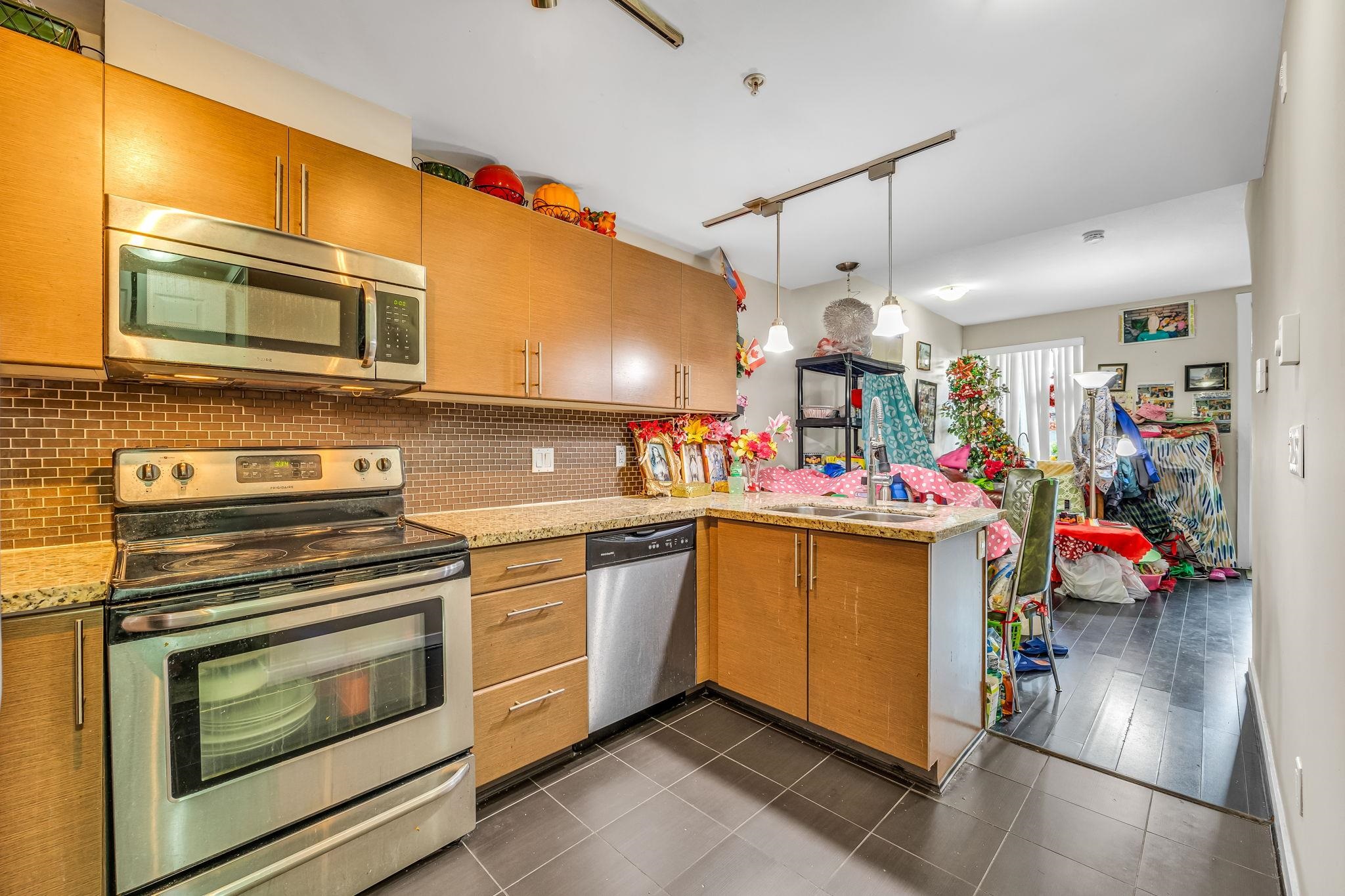 55 2239 KINGSWAY Unit: 55