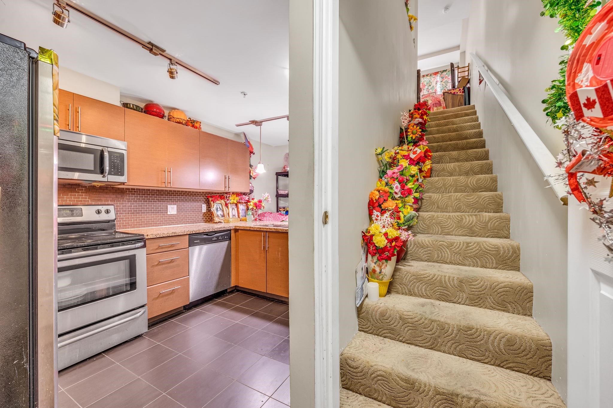 55 2239 KINGSWAY Unit: 55