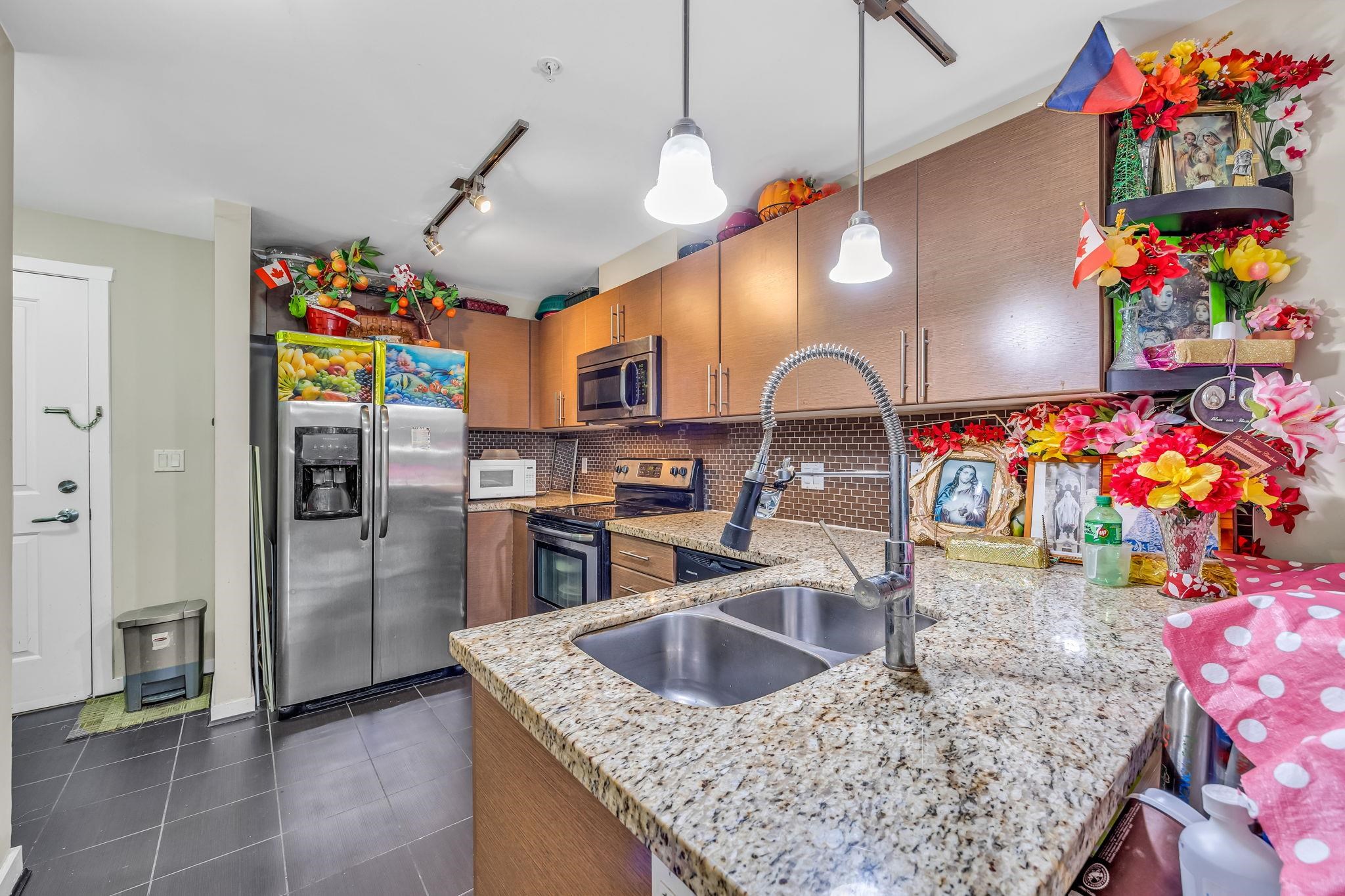 55 2239 KINGSWAY Unit: 55