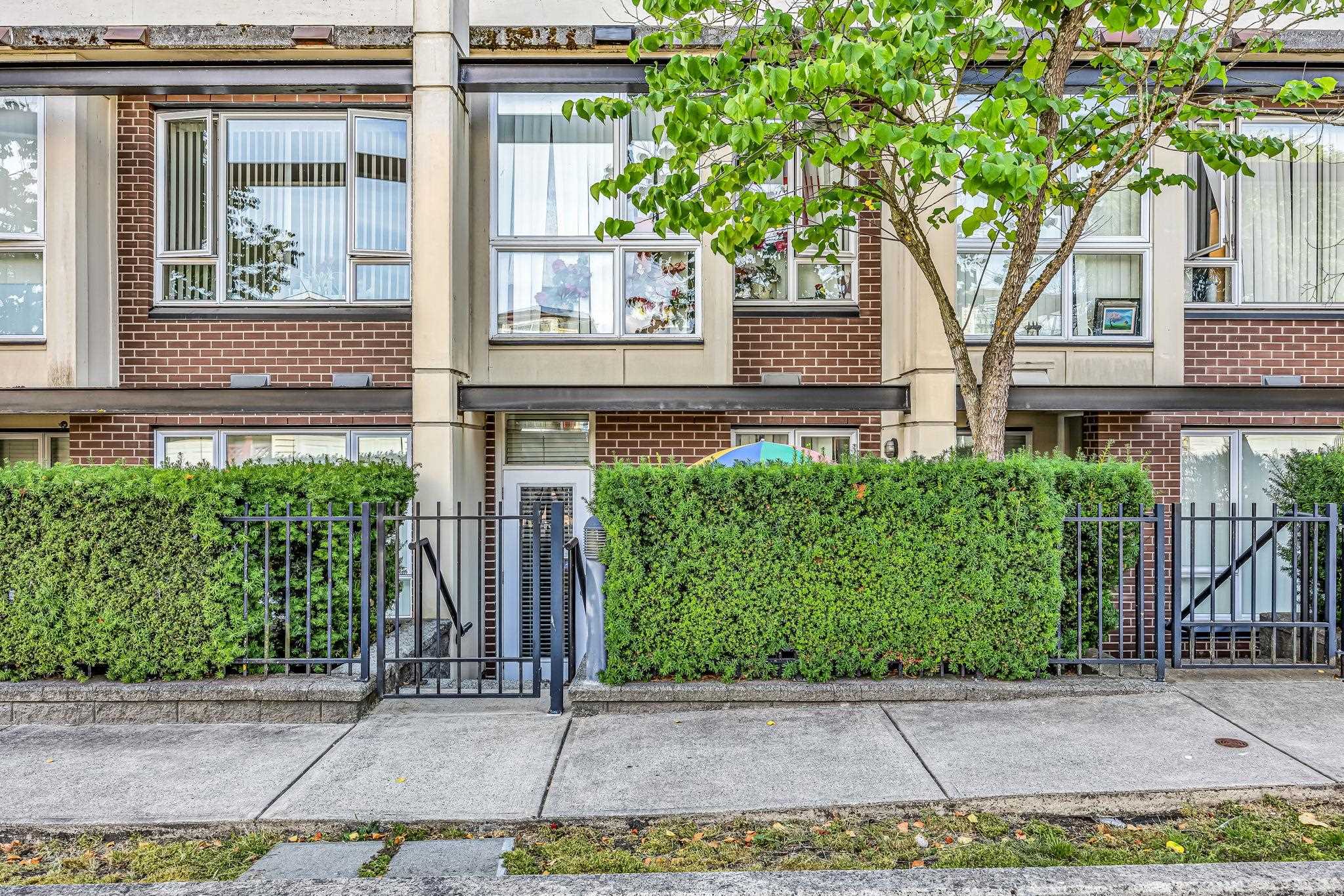 55 2239 KINGSWAY Unit: 55