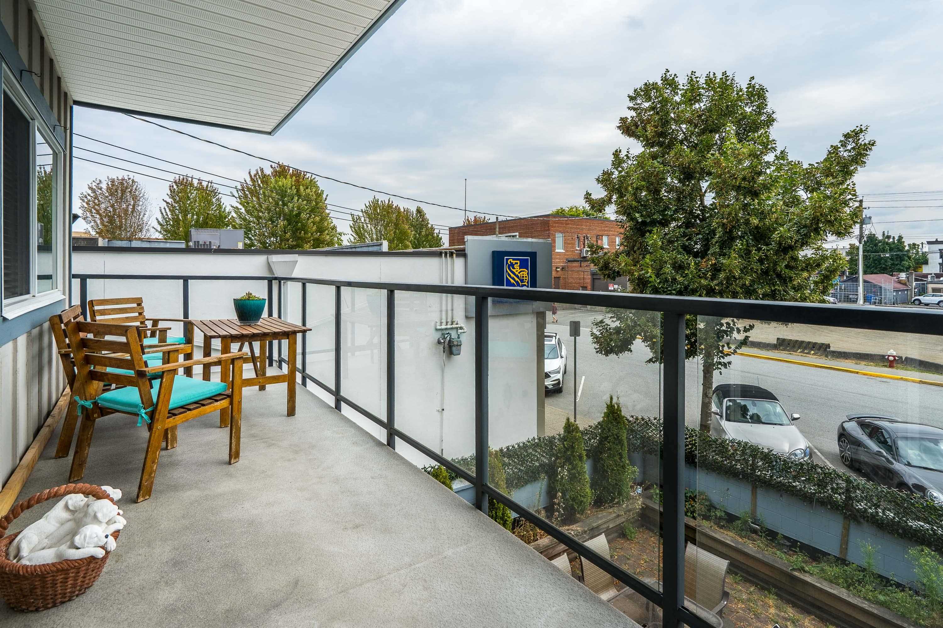 207 22363 SELKIRK AVENUE Unit: 207