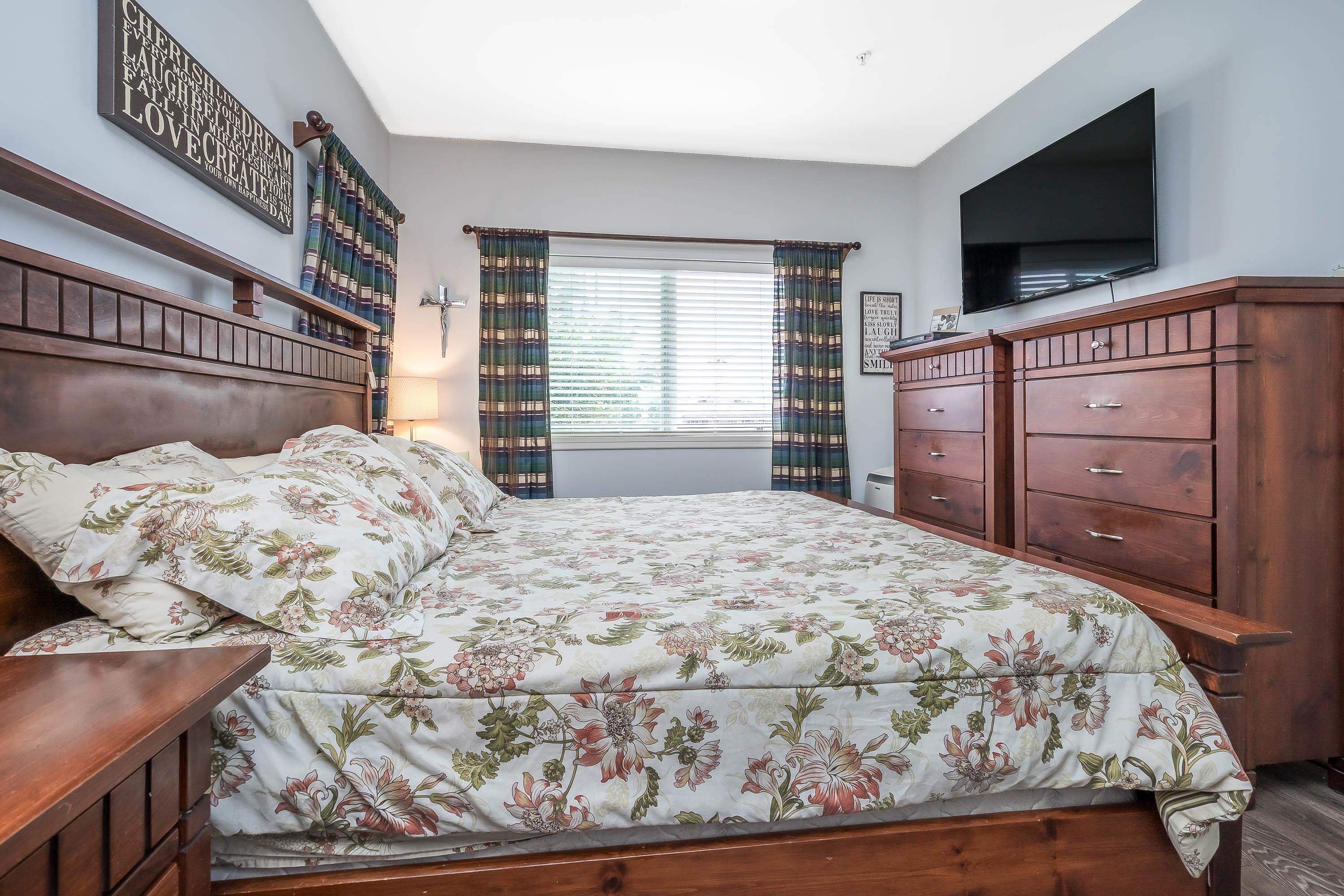 207 22363 SELKIRK AVENUE Unit: 207