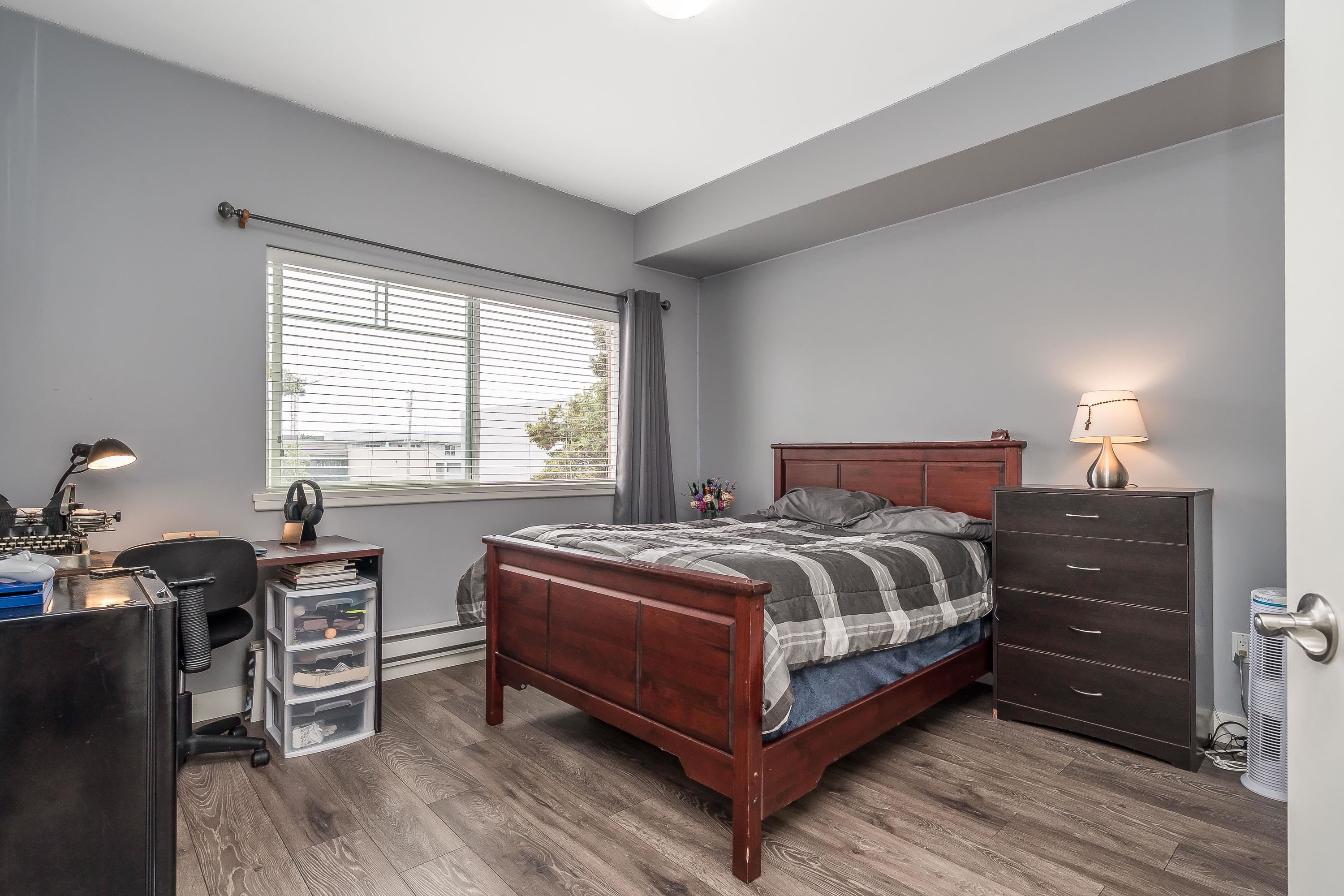 207 22363 SELKIRK AVENUE Unit: 207