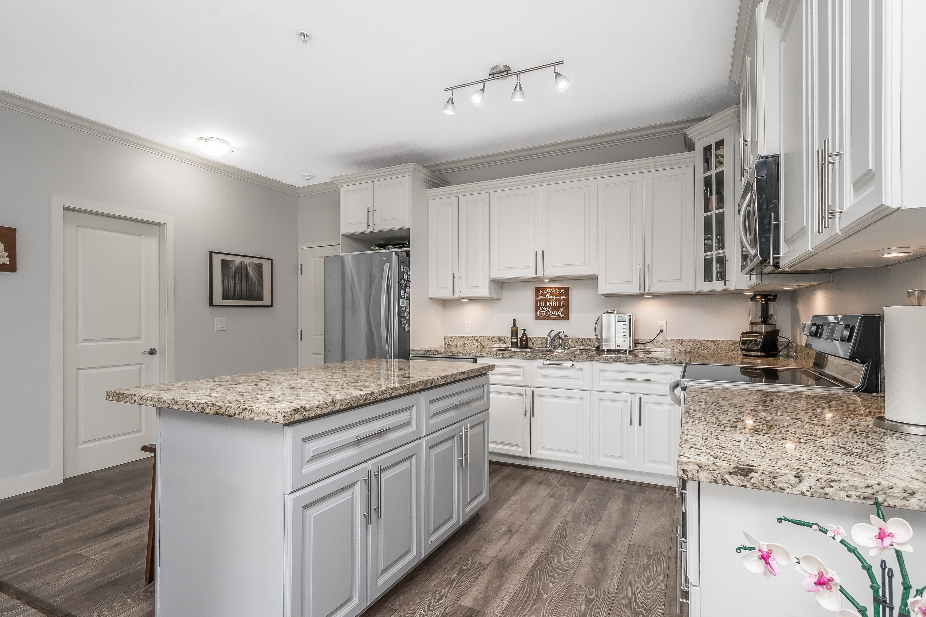 207 22363 SELKIRK AVENUE Unit: 207