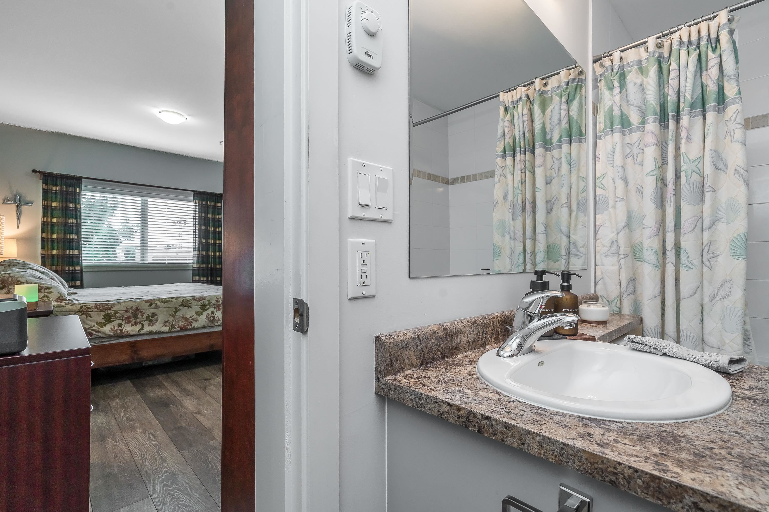 207 22363 SELKIRK AVENUE Unit: 207