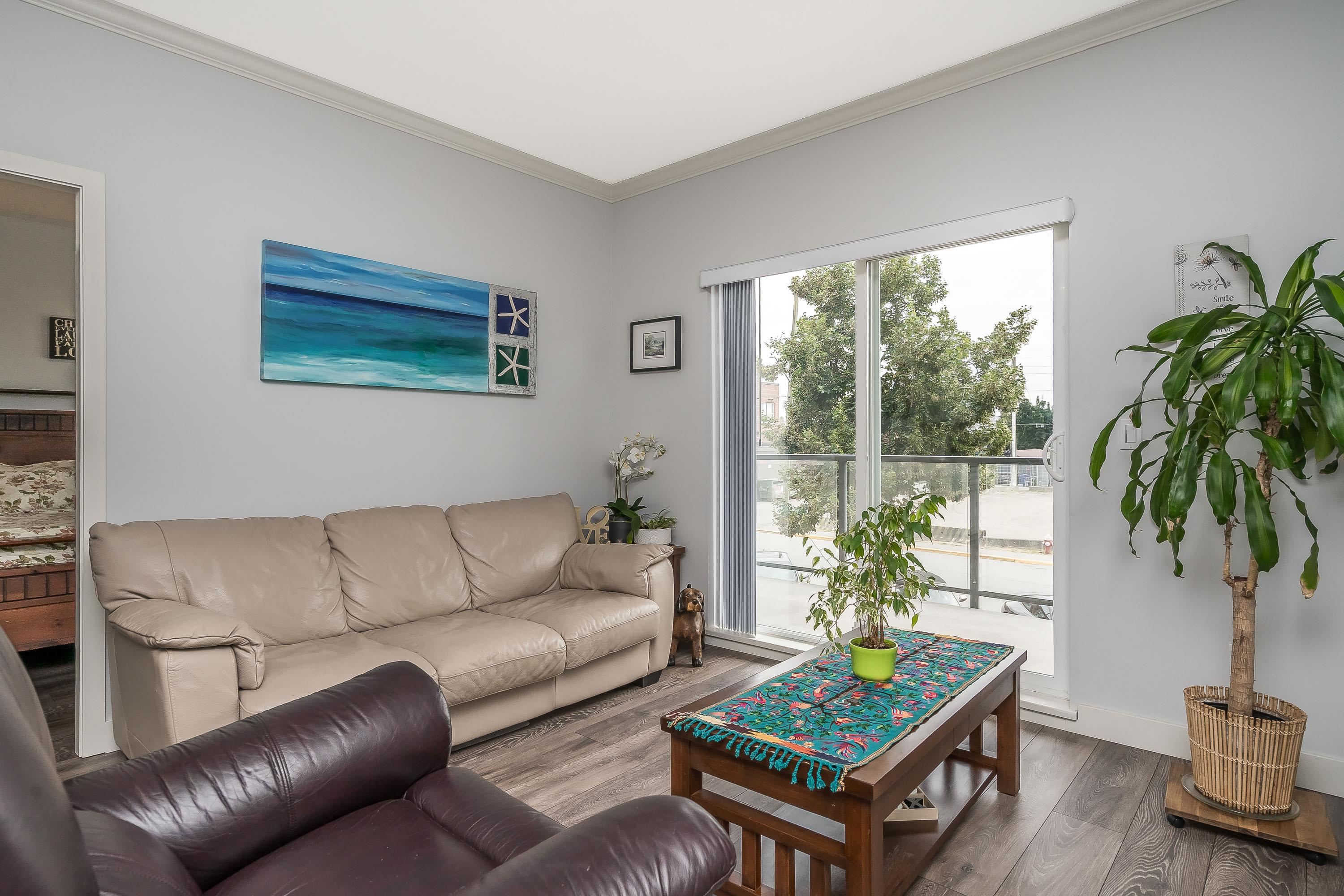 207 22363 SELKIRK AVENUE Unit: 207