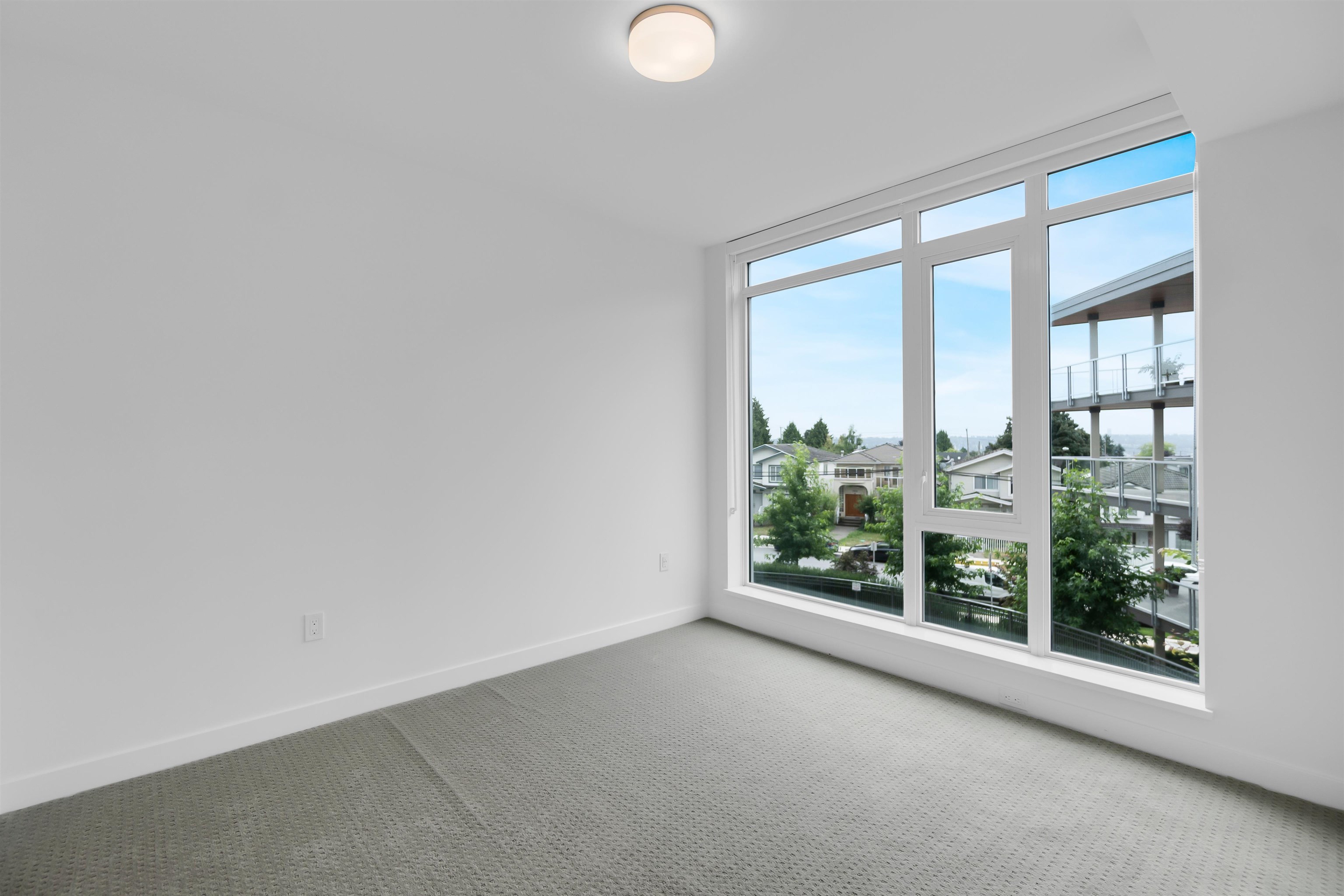 202 7769 PARK CRESCENT Unit: 202