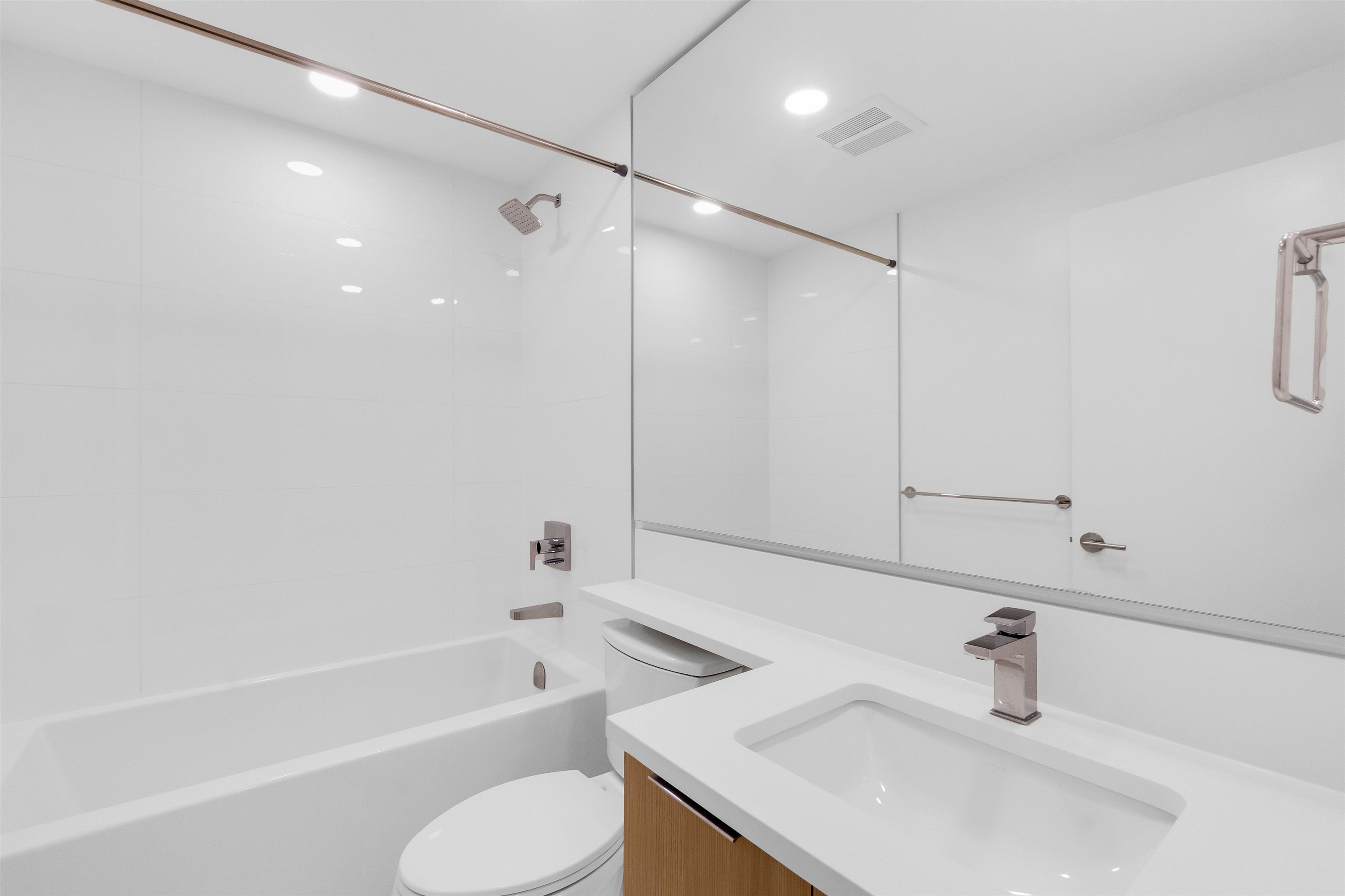 202 7769 PARK CRESCENT Unit: 202