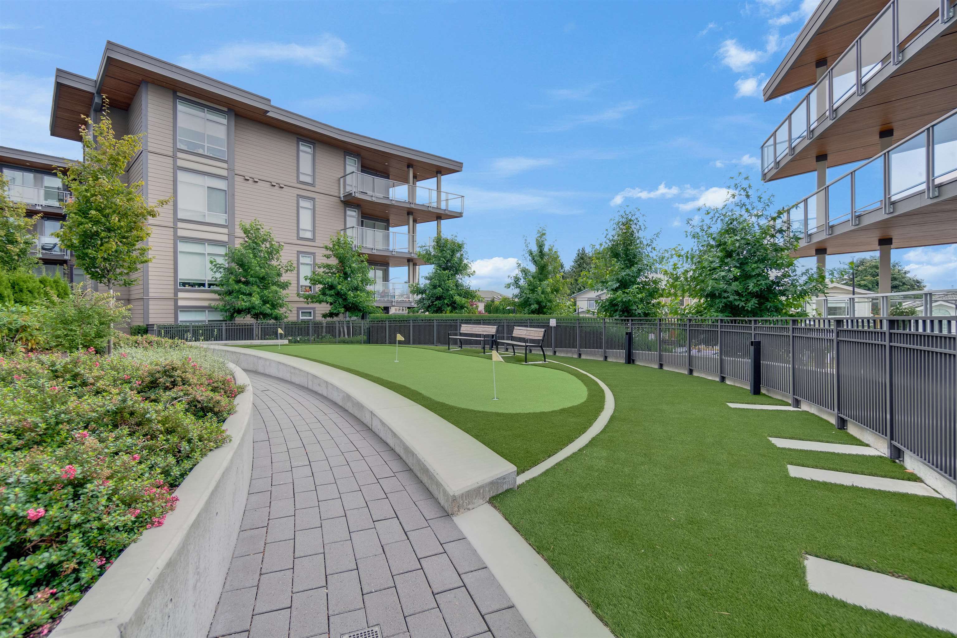 202 7769 PARK CRESCENT Unit: 202