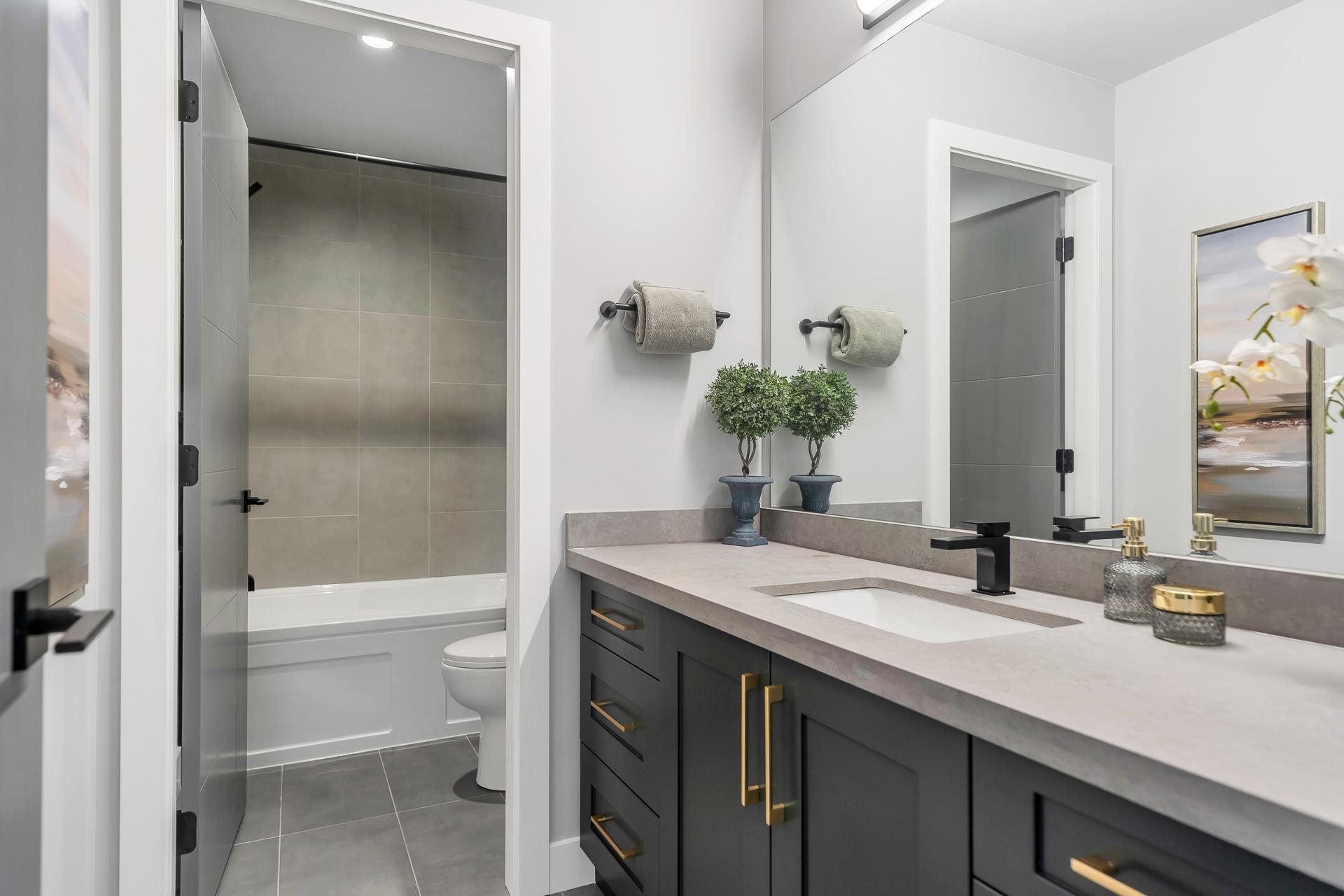 2 7138 MARBLE HILL ROAD Unit: 2