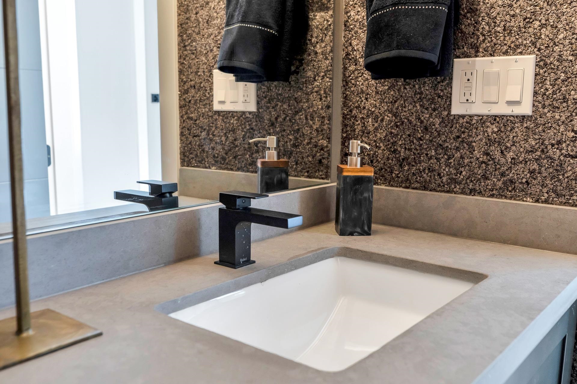 2 7138 MARBLE HILL ROAD Unit: 2