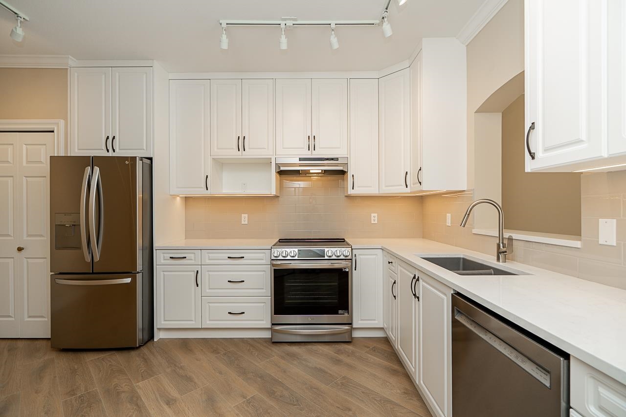 218 3098 GUILDFORD WAY Unit: 218