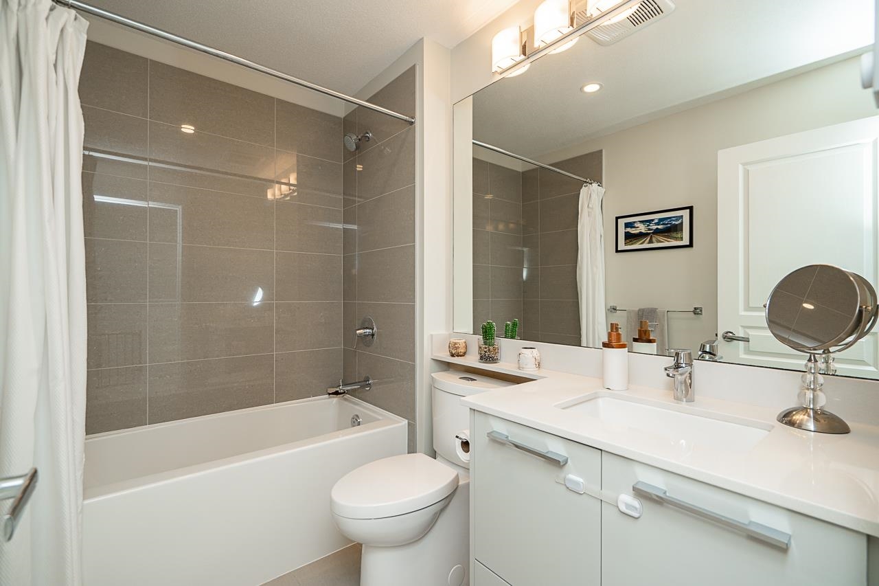 121 5551 ADMIRAL WAY Unit: 121