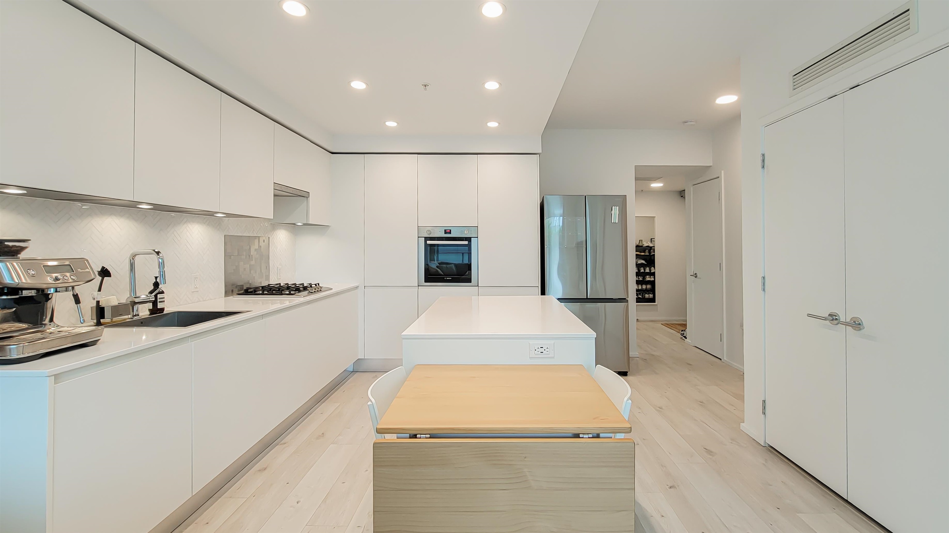 711 3833 EVERGREEN PLACE Unit: 711