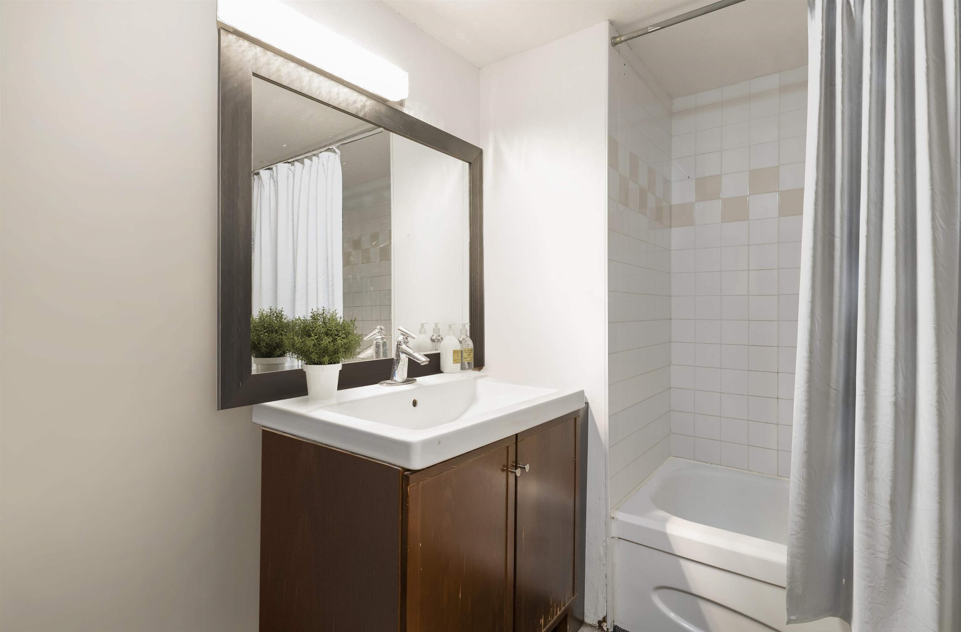 1004 789 DRAKE STREET Unit: 1004