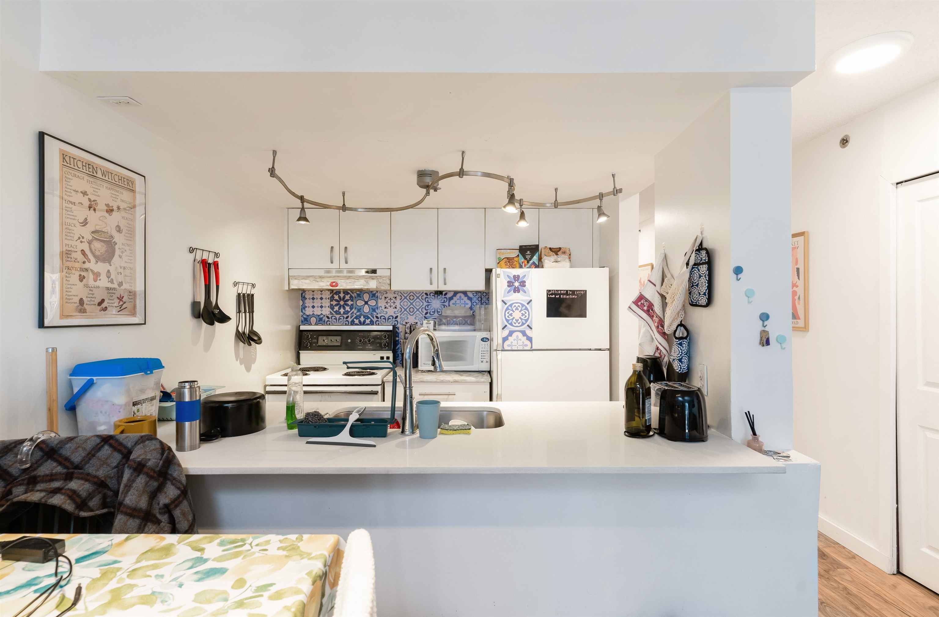 1004 789 DRAKE STREET Unit: 1004