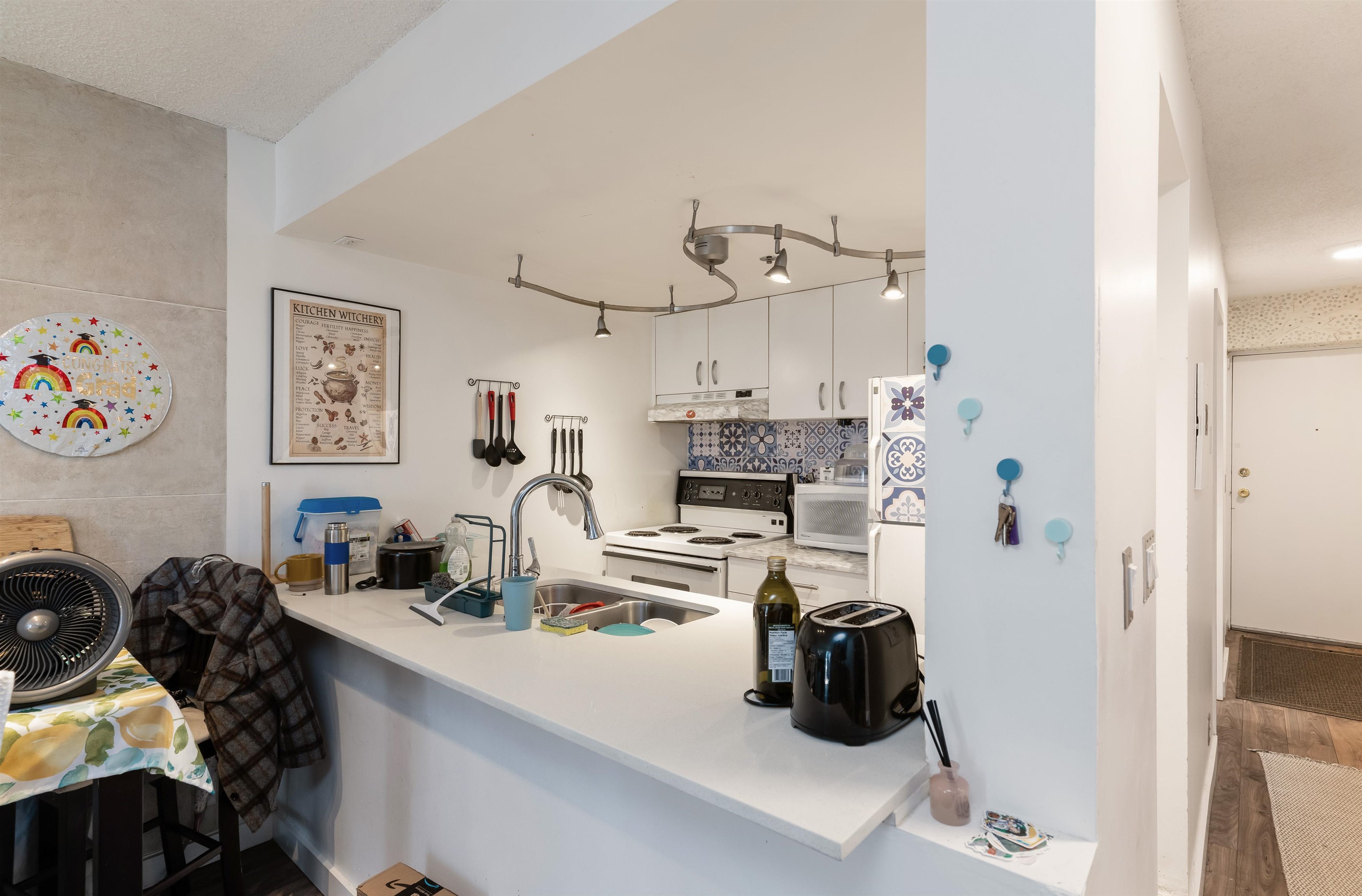 1004 789 DRAKE STREET Unit: 1004