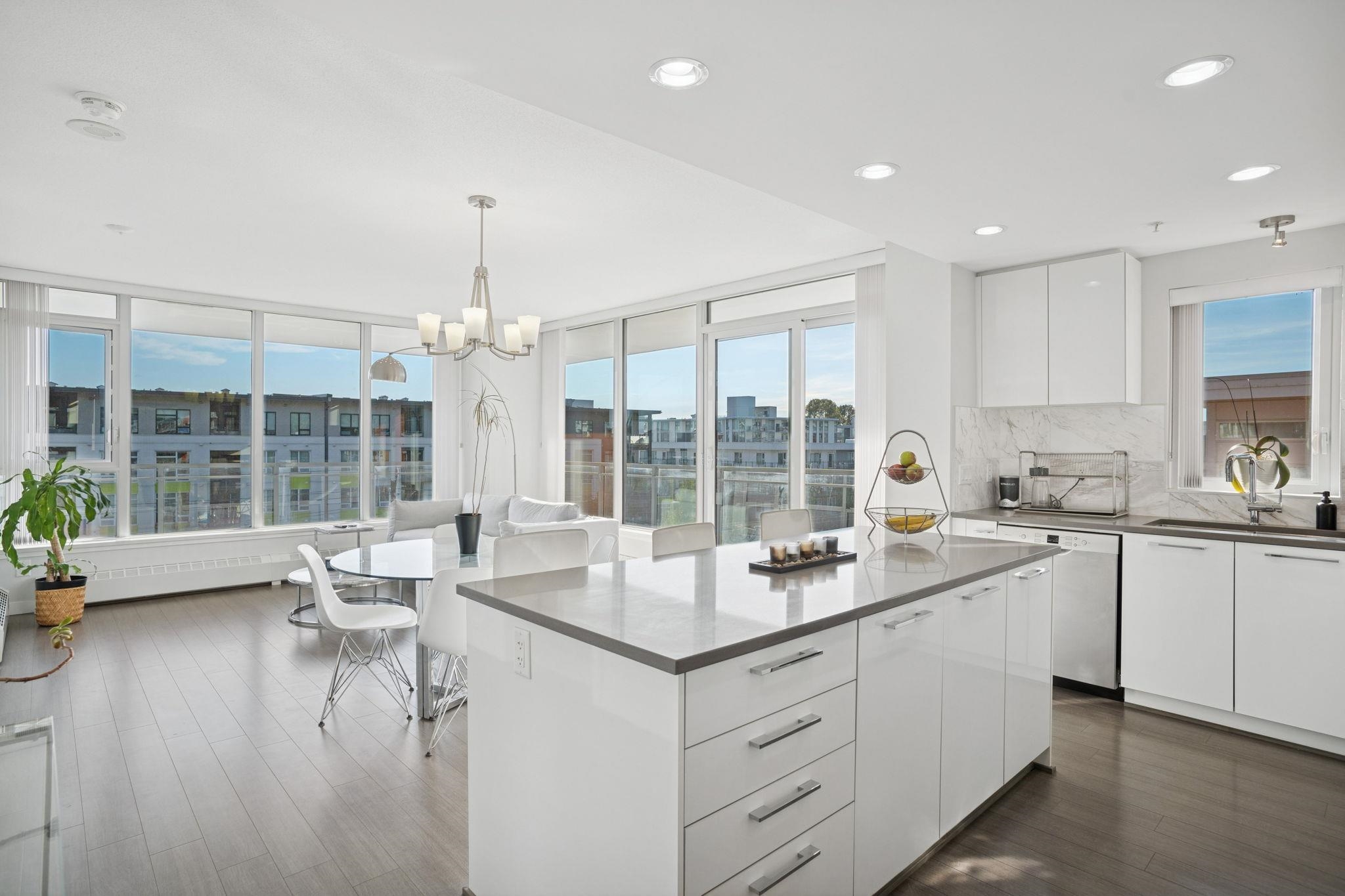 605 3281 E KENT AVENUE NORTH Unit: 605